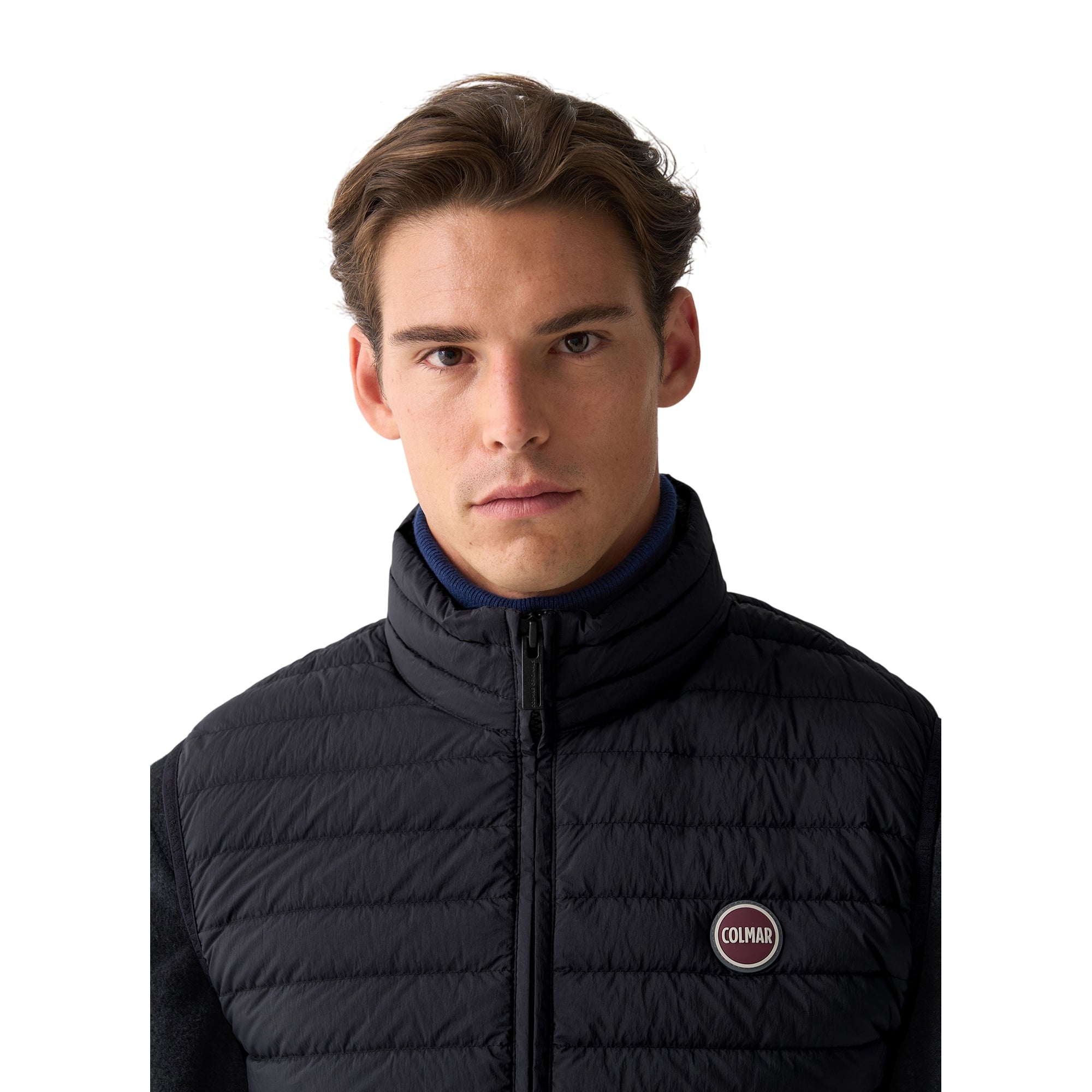 Gilet Uomo con impunture a righe orizzontali e logo iconico applicato sul petto