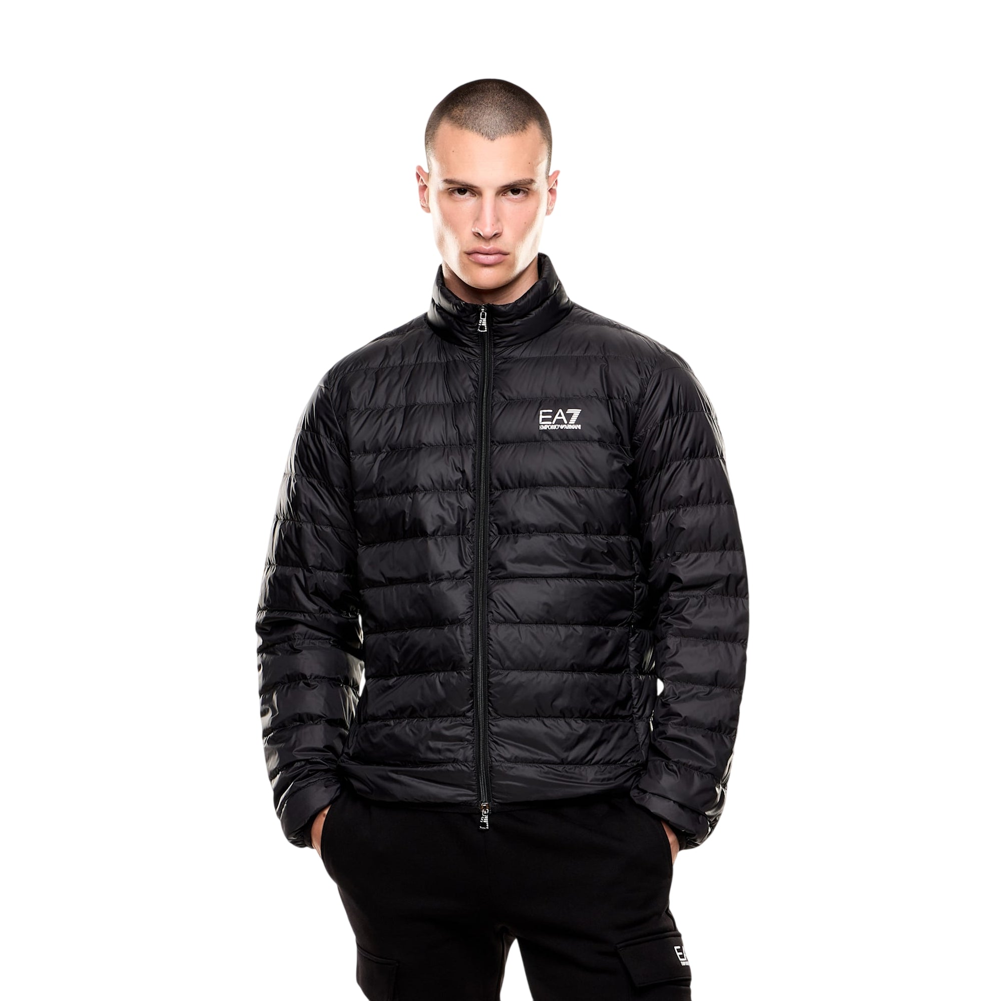 Piumino Uomo dal design classico, con full zip frontale