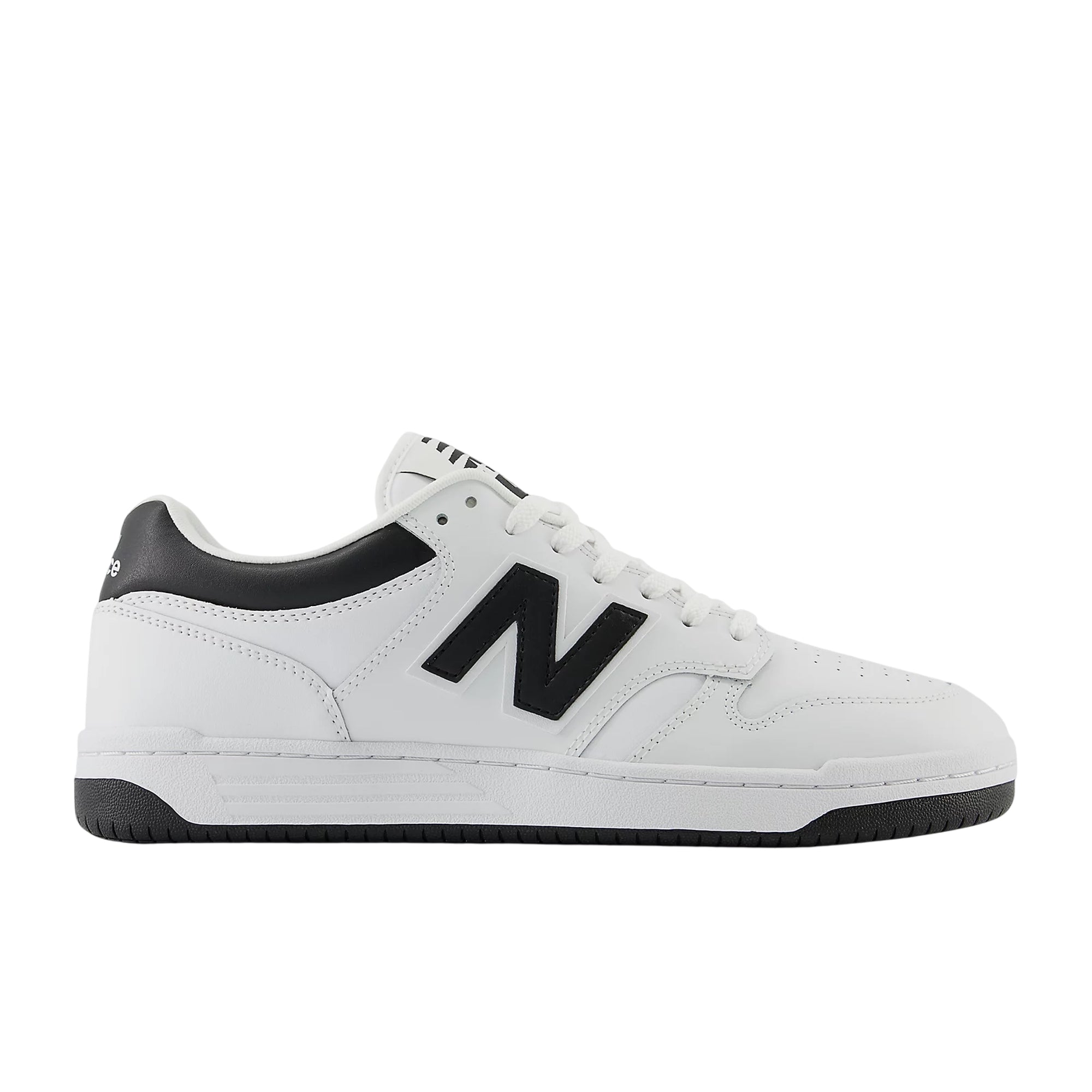 Sneakers Donna 480, che richiamano il basket, con tomaia in pelle