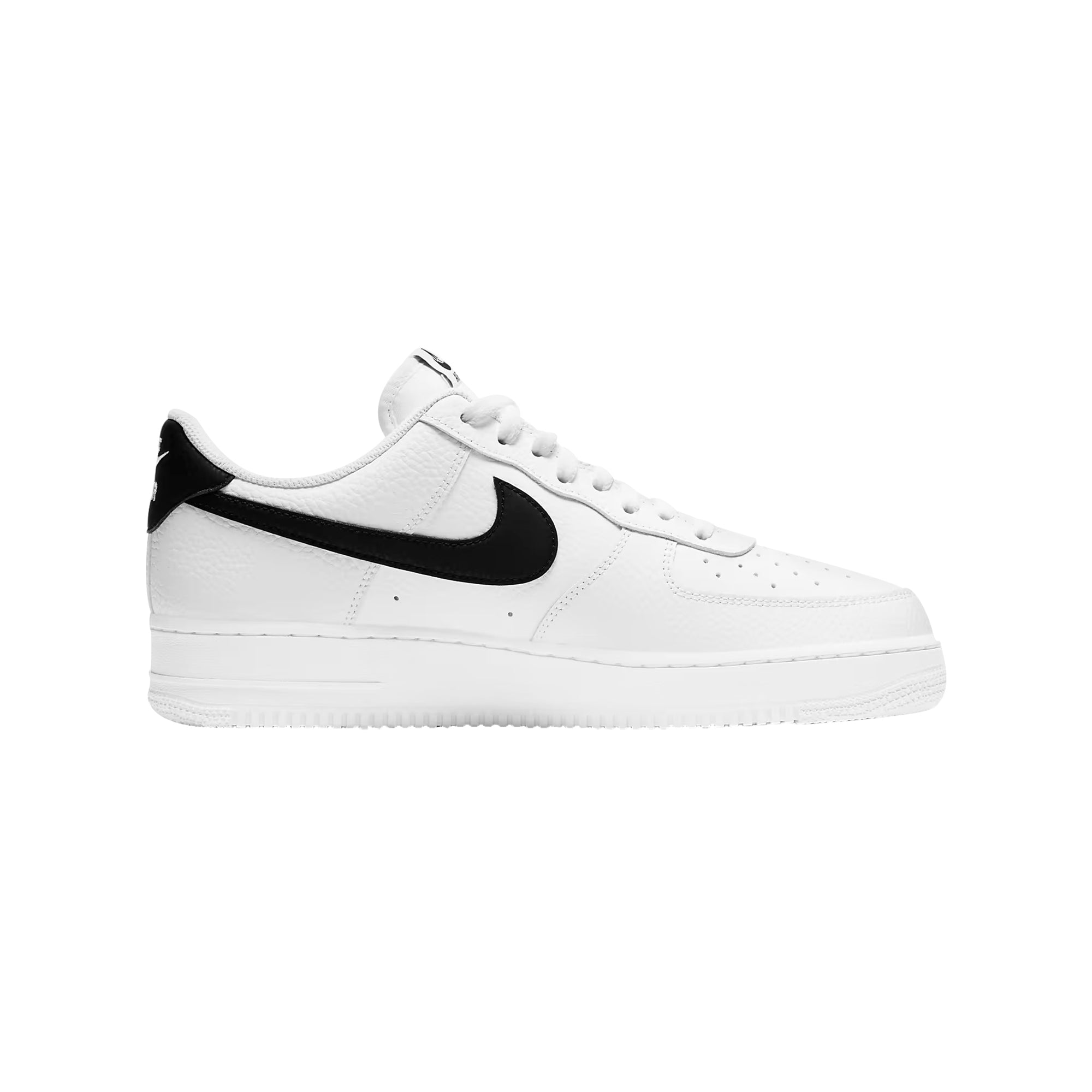 Sneakers Uomo, modello Air Force 1 '07, con tomaia in pelle e logo a contrasto