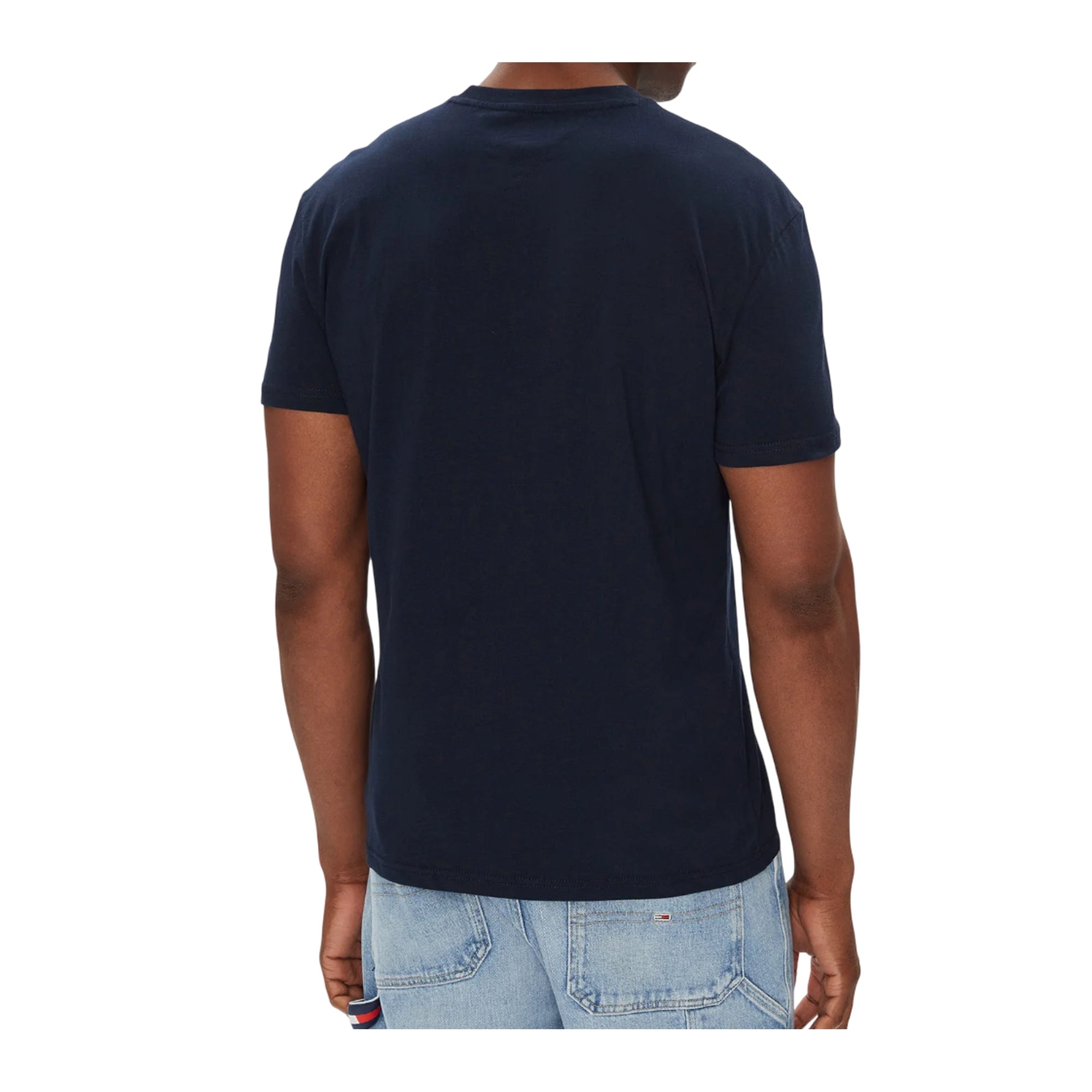 Acquista subito la T-shirt Uomo, realizzata in puro cotone, scollatura a giro collo, maniche corte e logo sul petto, firmata Tommy Hilfiger. Vieni a scoprire tutta la collezione su noisport.it