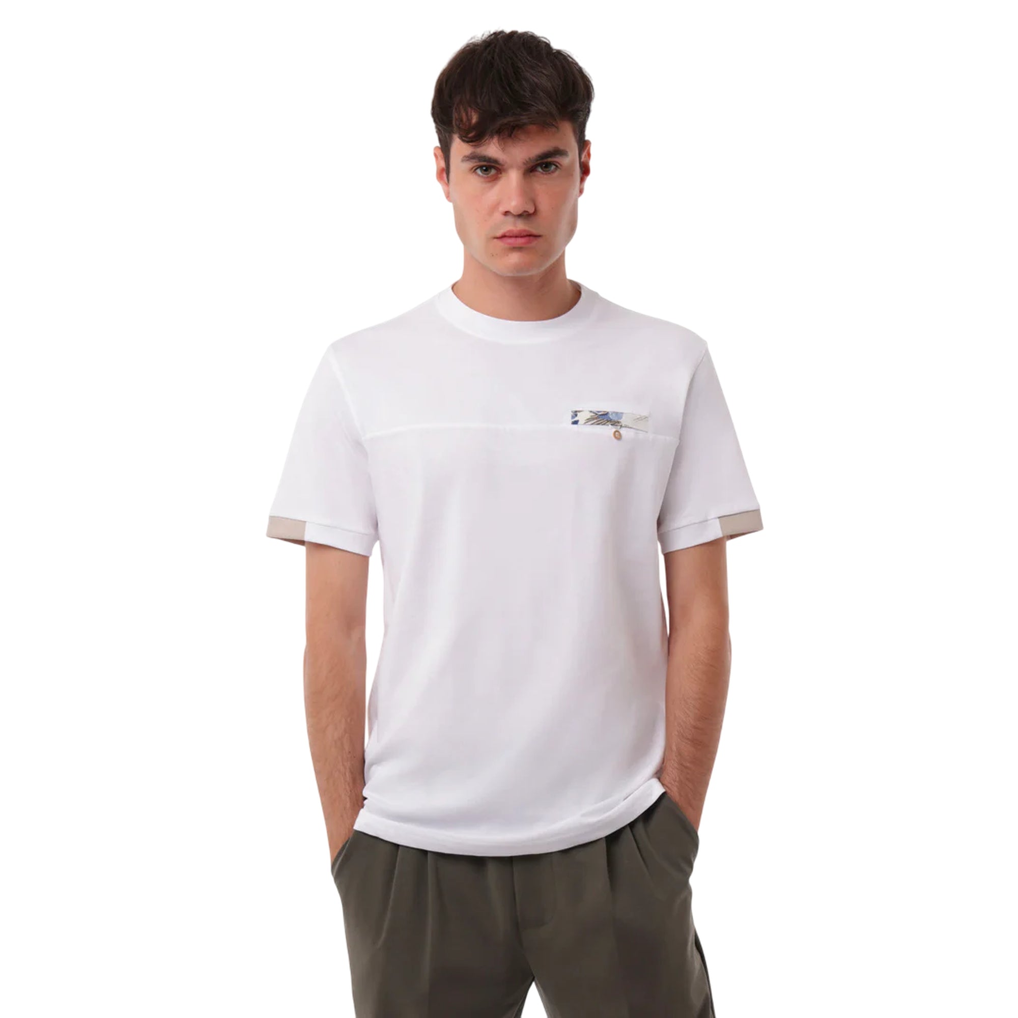 Acquista subito la T- shirt Uomo, in puro cotone a maniche corte e girocollo, firmata Datch. Vieni a scoprire tutta la collezione su noisport.it