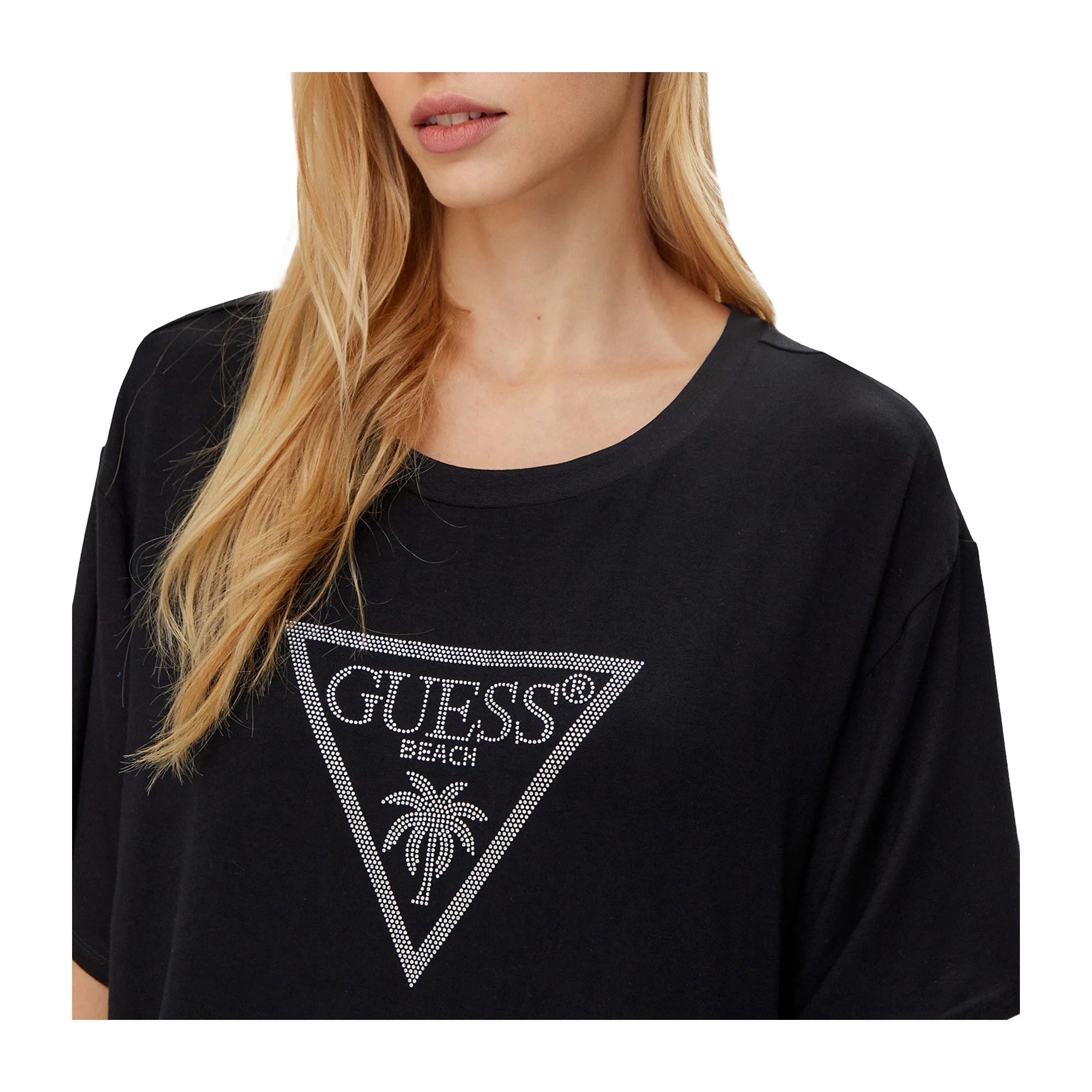 Guess T-Shirt Donna lunga con logo Nero modella frontale ravvicinata