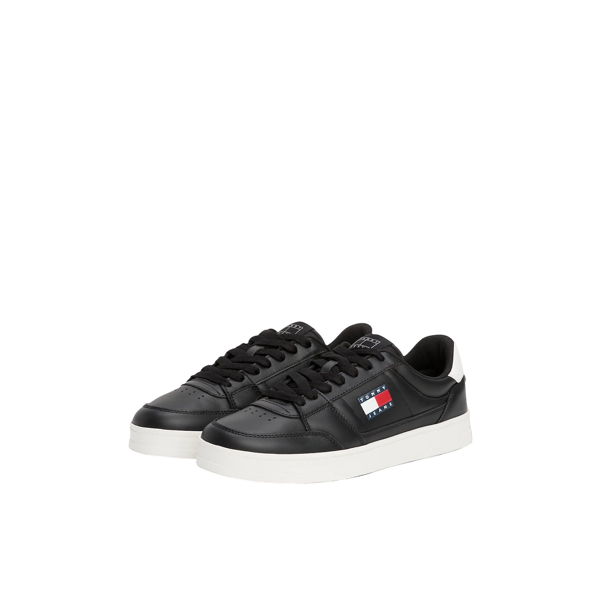 Acquista subito la Sneakers Uomo, modello basso e stringate, suola di gomma e soletta rimovibile e logo sul lato e sulla linguetta, firmate Tommy Hilfiger. Vieni a scoprire tutta la collezione su noisport.it