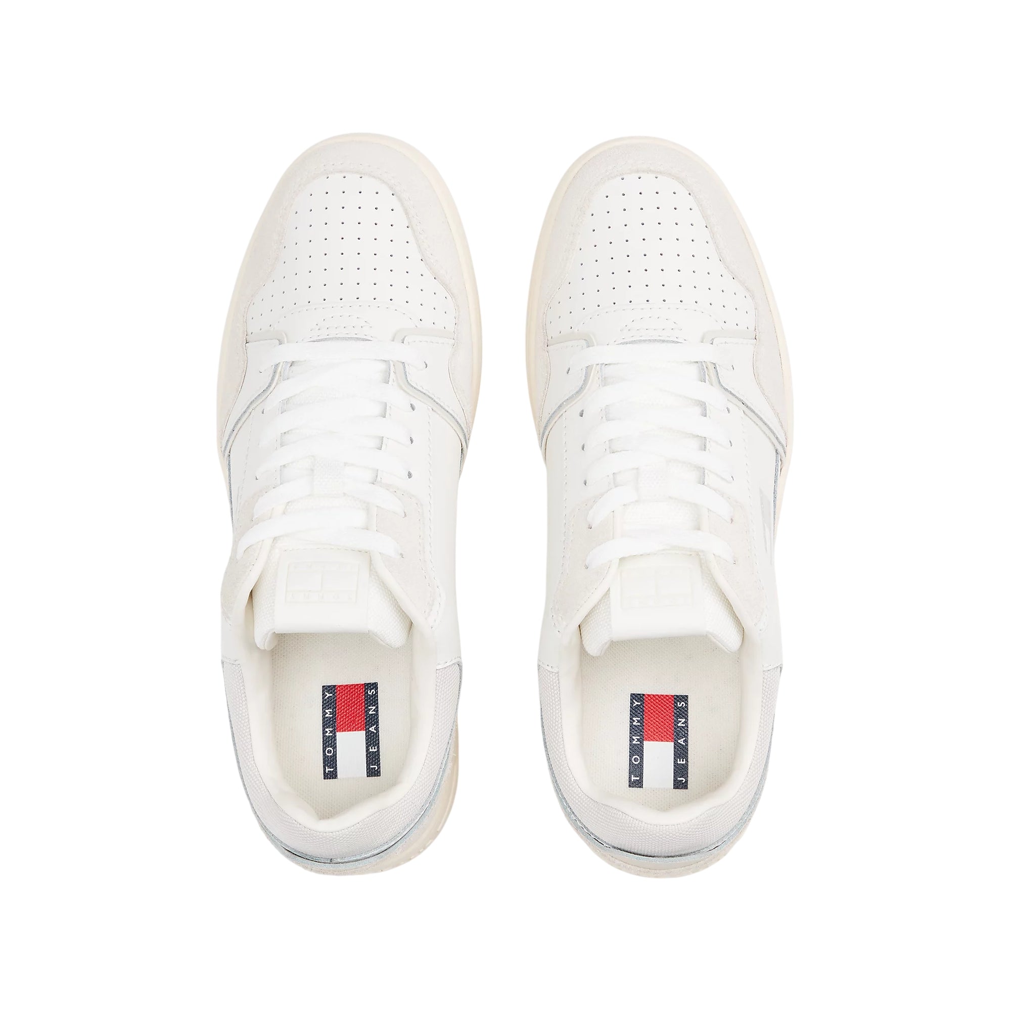 Acquista subito le Sneakers Donna, stile basket, con suola in gomma antiscivolo, soletta rimovibile e punta tonda traforata, firmate Tommy Hilfiger. Vieni a scoprire tutta la collezione su noisport.it