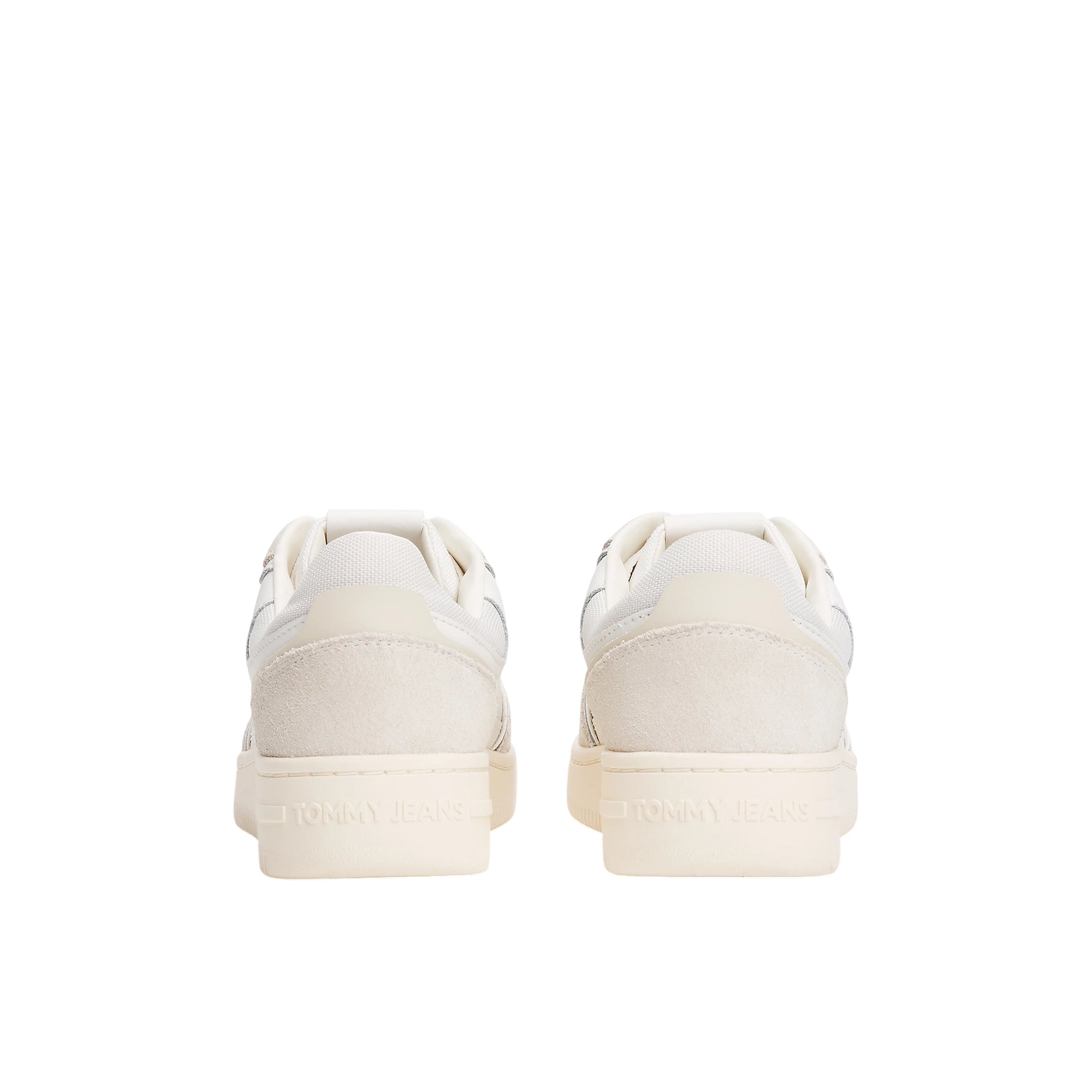 Acquista subito le Sneakers Donna, stile basket, con suola in gomma antiscivolo, soletta rimovibile e punta tonda traforata, firmate Tommy Hilfiger. Vieni a scoprire tutta la collezione su noisport.it