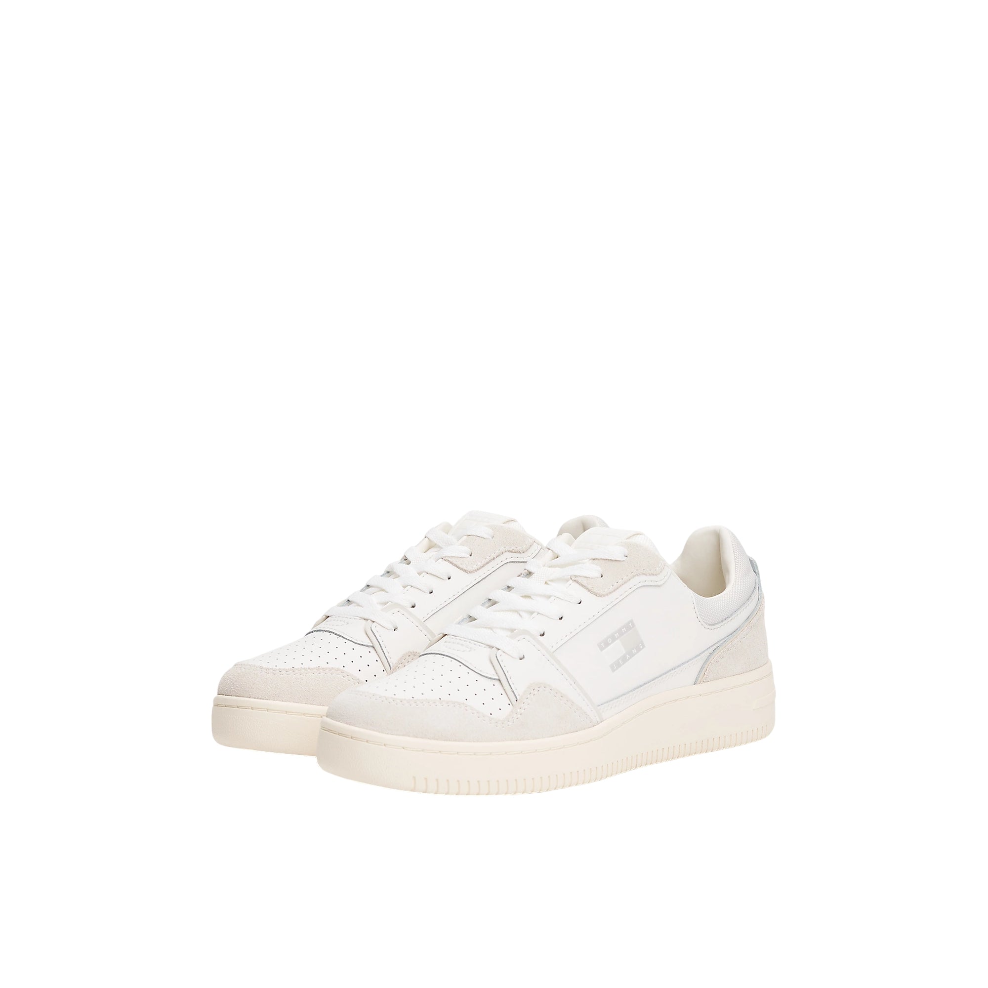 Acquista subito le Sneakers Donna, stile basket, con suola in gomma antiscivolo, soletta rimovibile e punta tonda traforata, firmate Tommy Hilfiger. Vieni a scoprire tutta la collezione su noisport.it