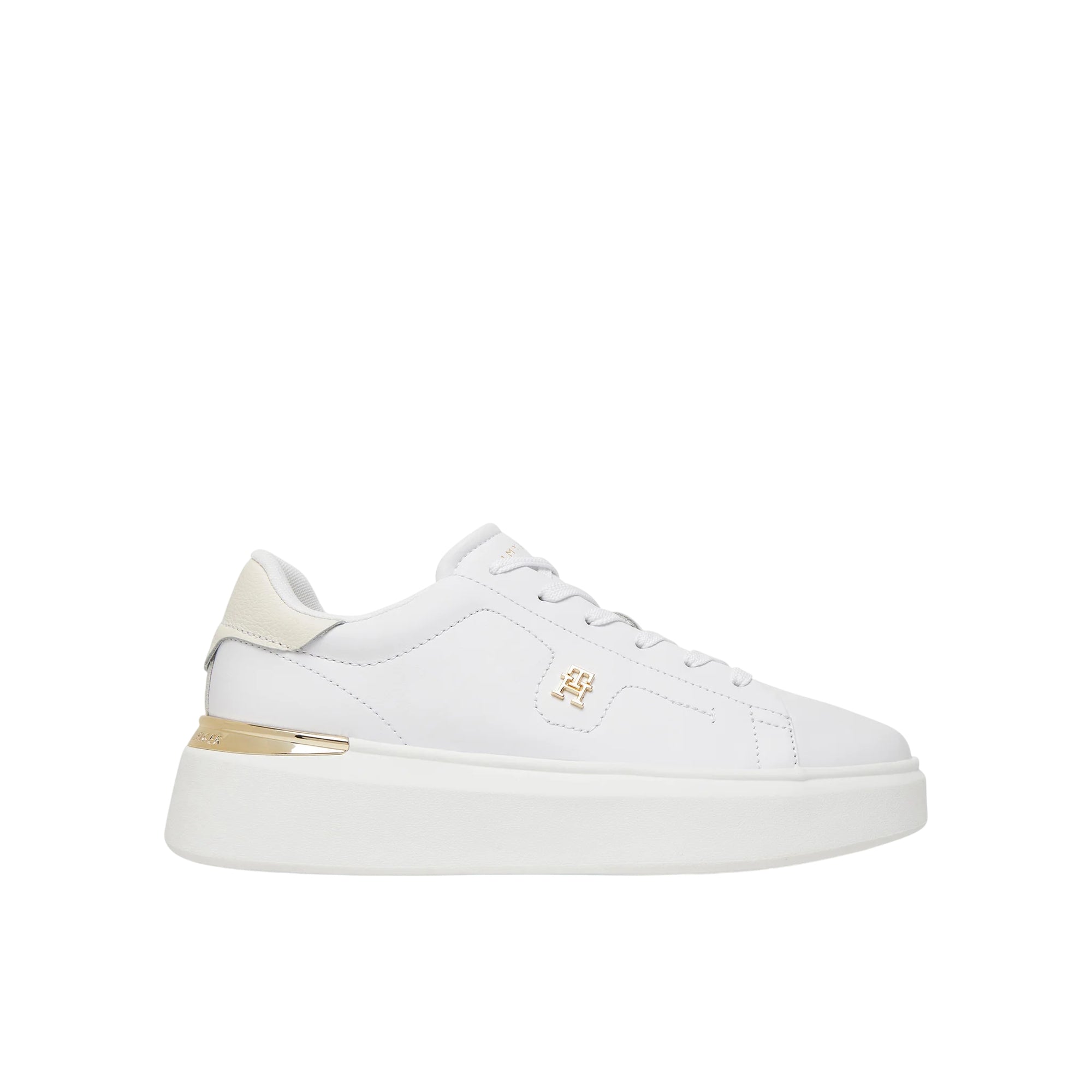 Acquista subito, le Sneakers Donna, dotate da una tomaia irrigidita che offra stabilità, plateau, controtallone rinforzato e lacci piatti, firmate Tommy Hilfiger. Vieni a scoprire tutta la collezione su noisport.it