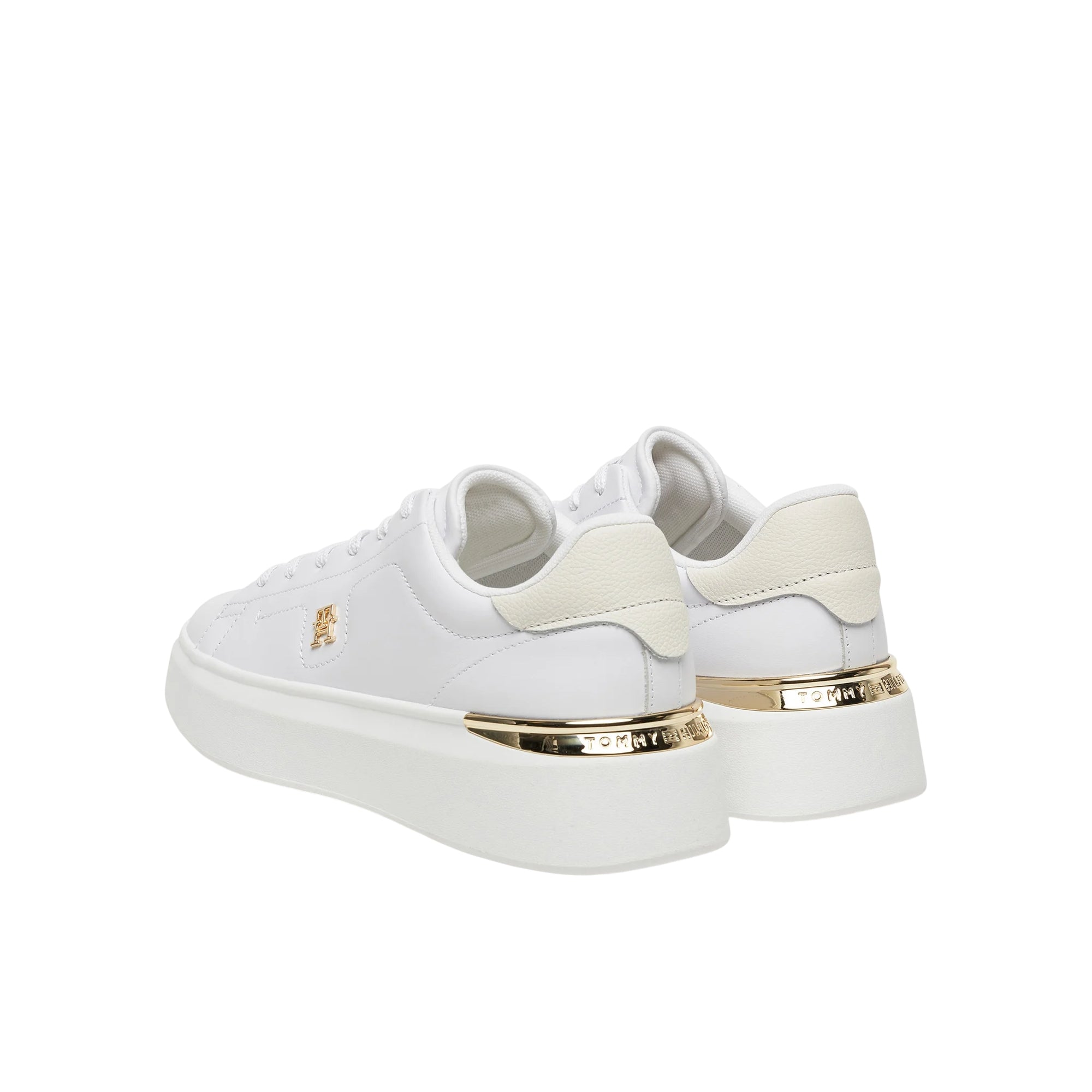 Acquista subito, le Sneakers Donna, dotate da una tomaia irrigidita che offra stabilità, plateau, controtallone rinforzato e lacci piatti, firmate Tommy Hilfiger. Vieni a scoprire tutta la collezione su noisport.it
