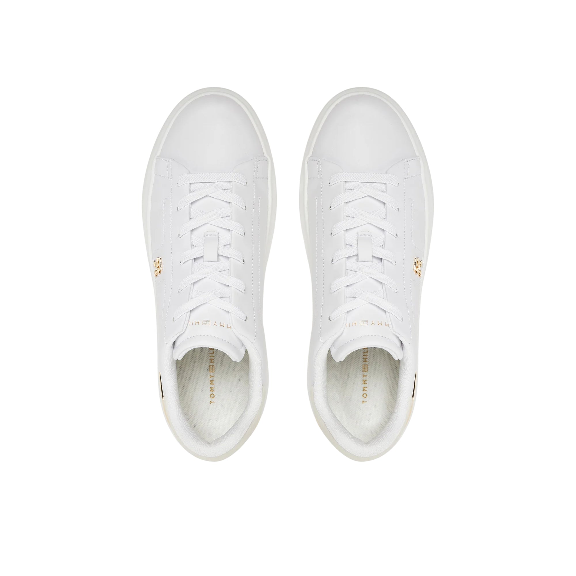 Acquista subito, le Sneakers Donna, dotate da una tomaia irrigidita che offra stabilità, plateau, controtallone rinforzato e lacci piatti, firmate Tommy Hilfiger. Vieni a scoprire tutta la collezione su noisport.it