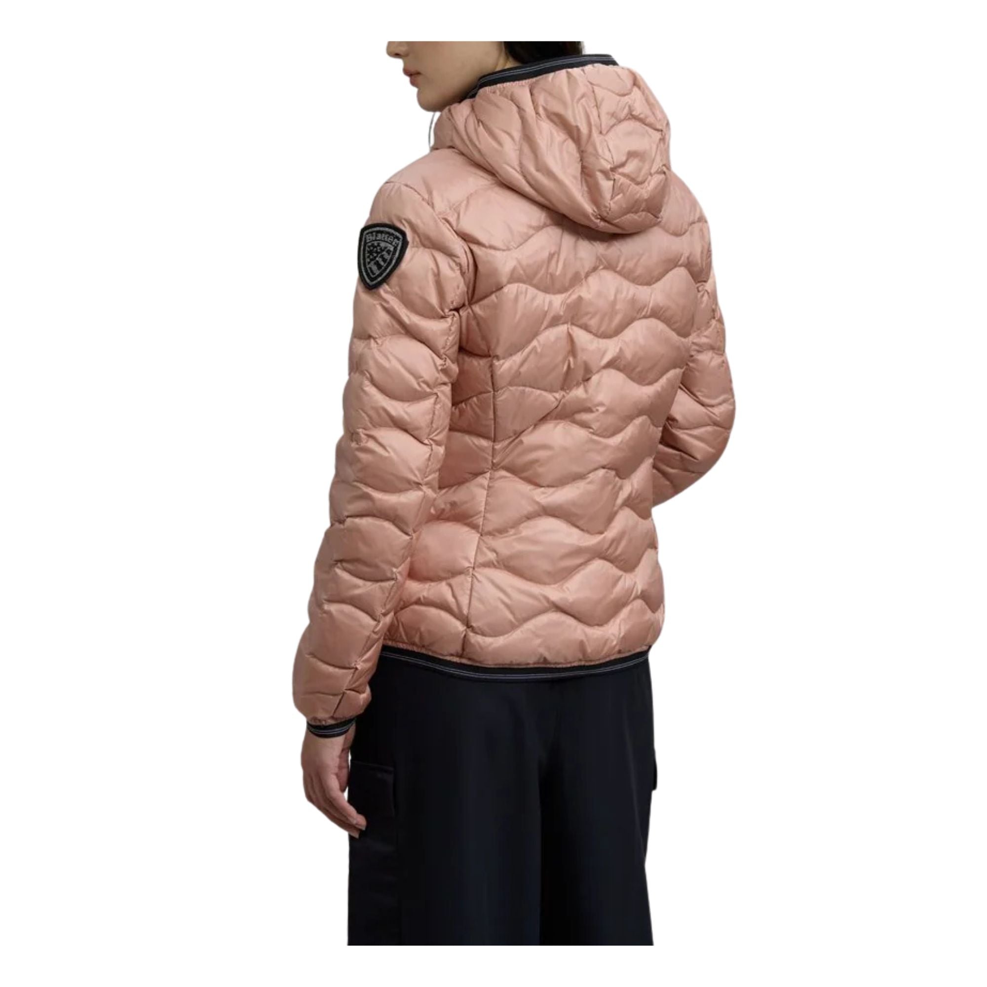 Piumino Donna Camelia, con impunture ondulate e passante logo sul petto