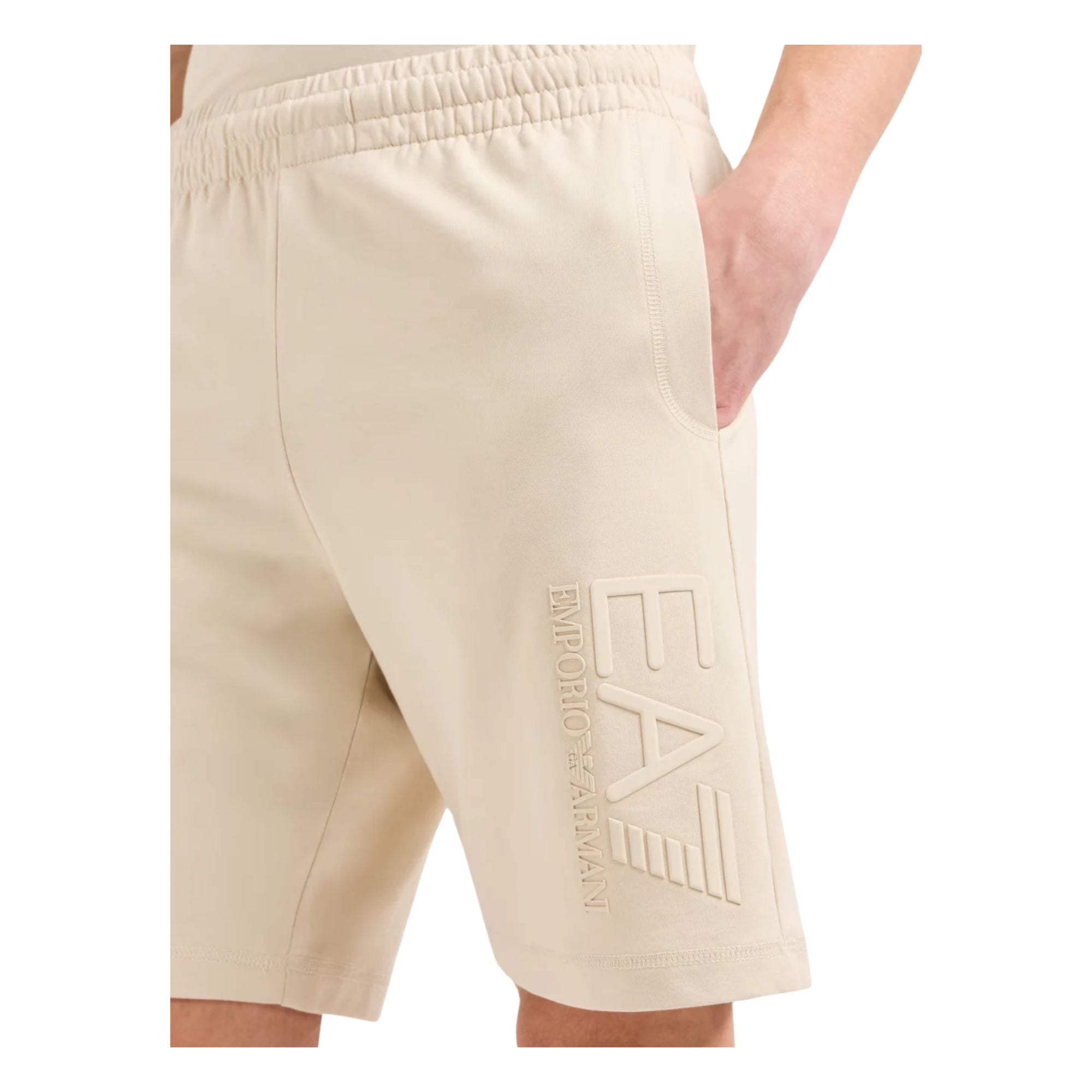 Bermuda Uomo Beige felpato con logo modello frontale ravvicinato