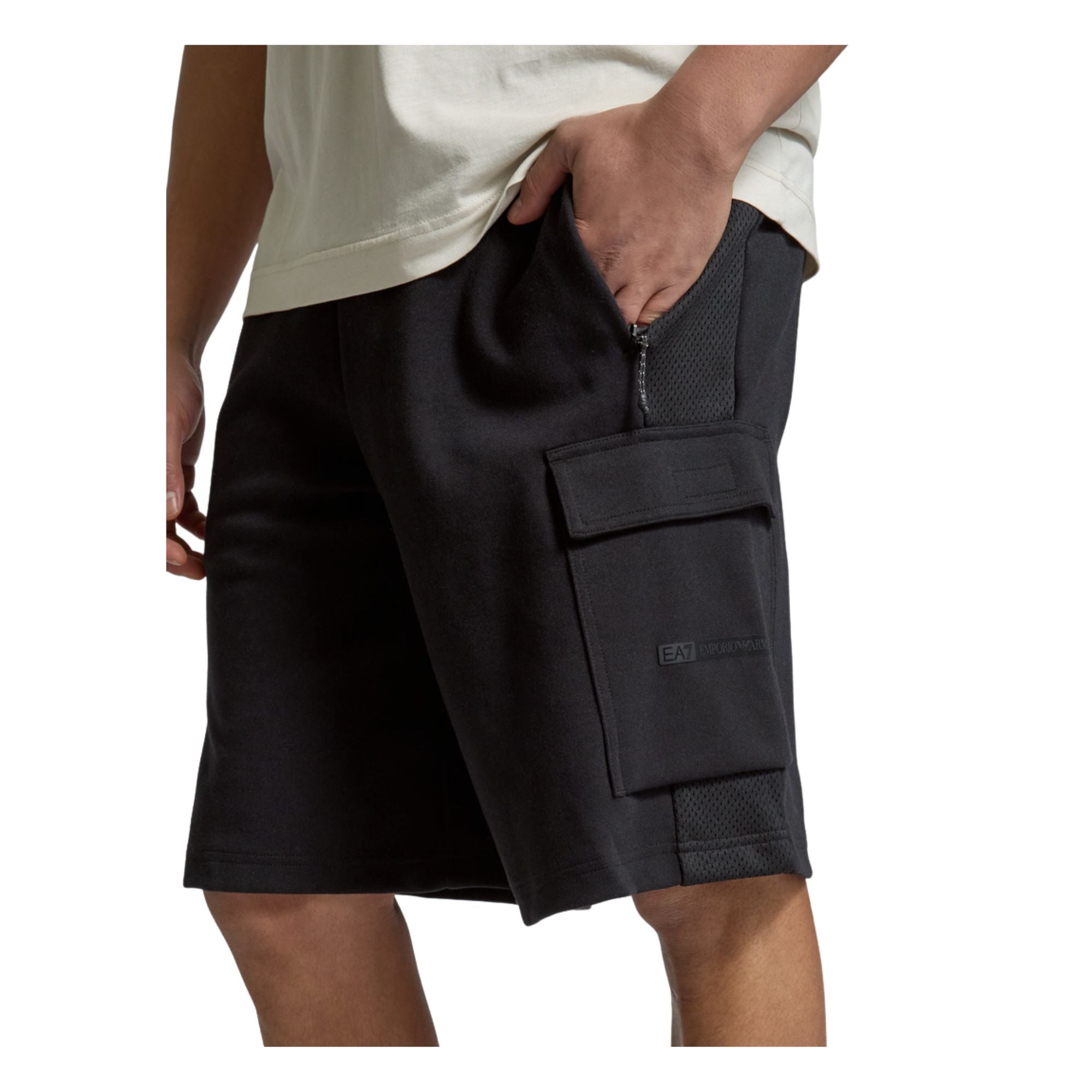 Bermuda Uomo con tasche cargo Nero modello frontale ravvicinato