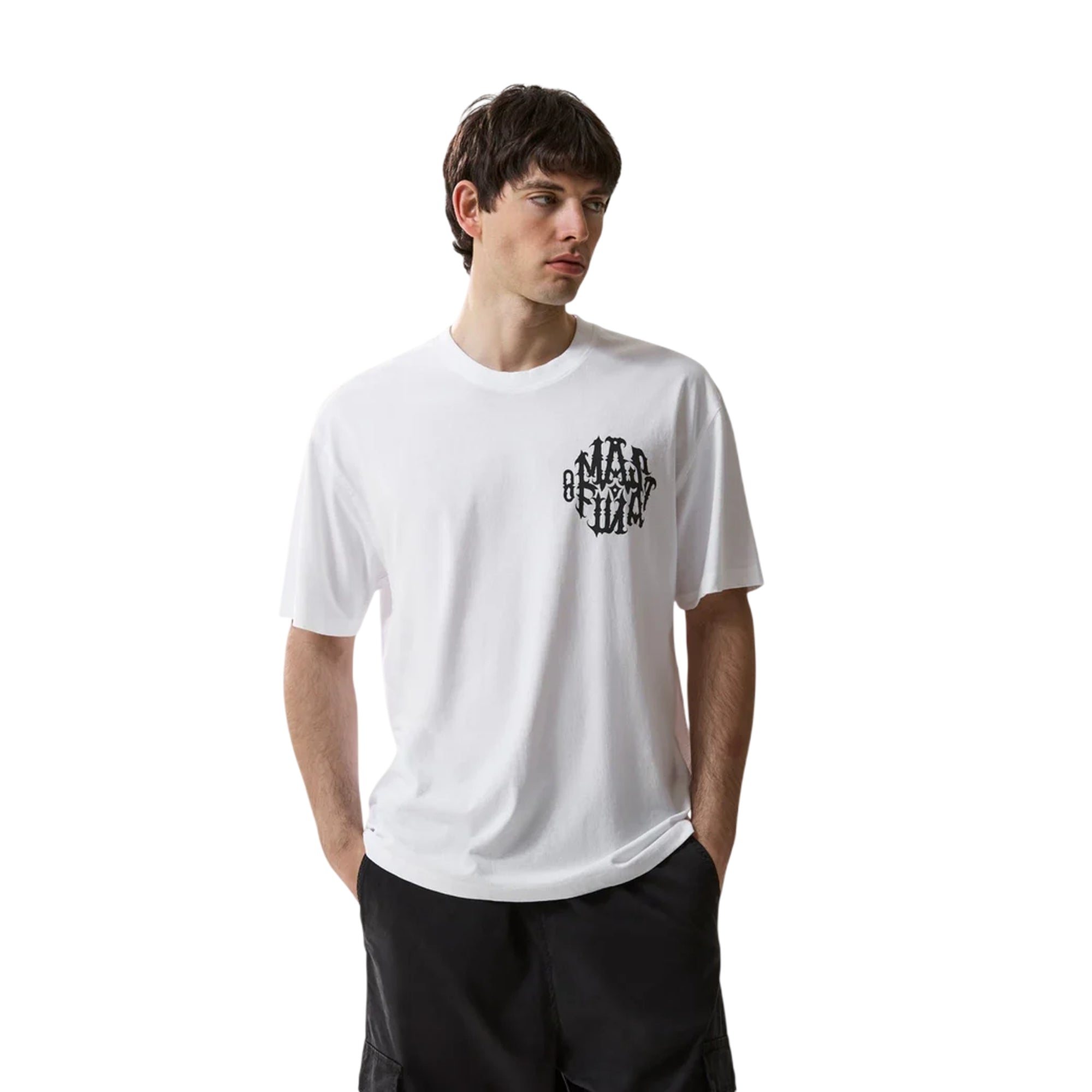 T-shirt Uomo bianca con stampa nera "Mas Fina" modello frontale