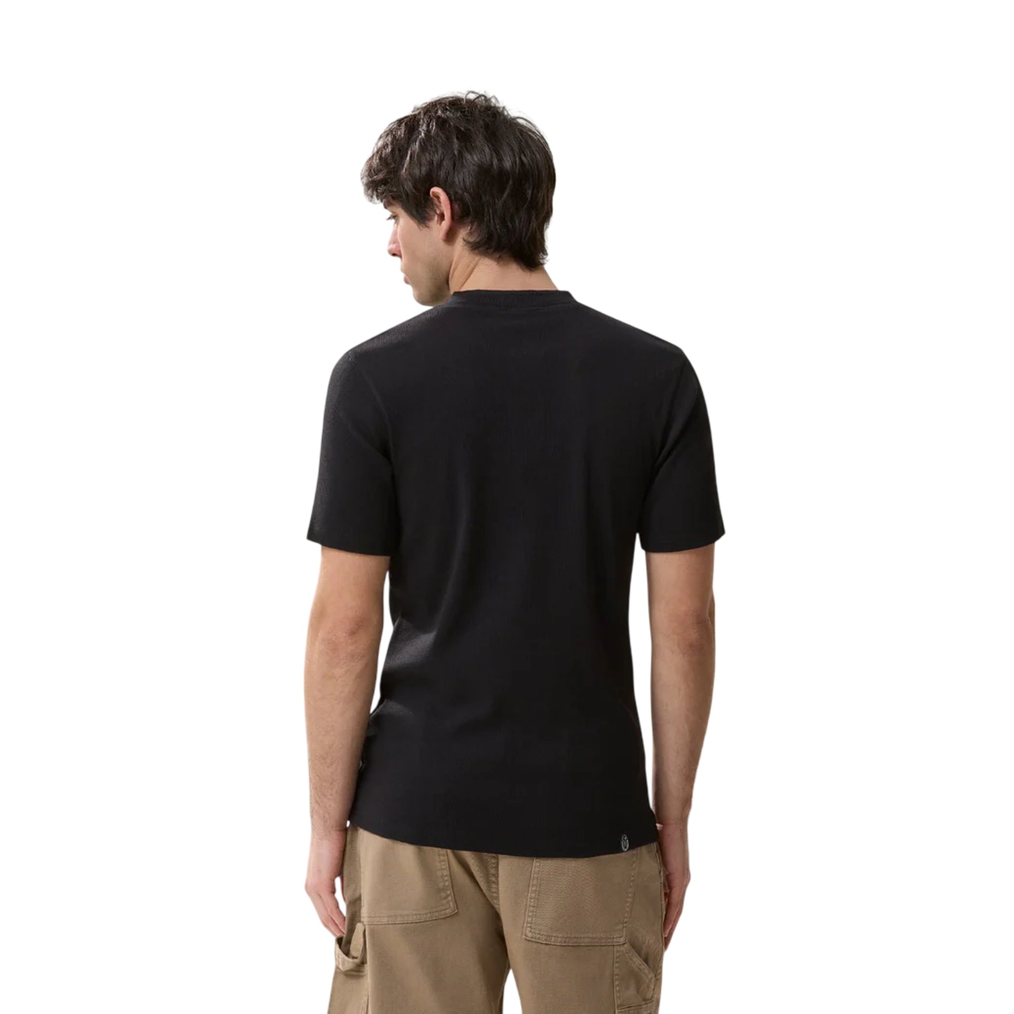 T-shirt Uomo Essential con bottoni Nero modello retro