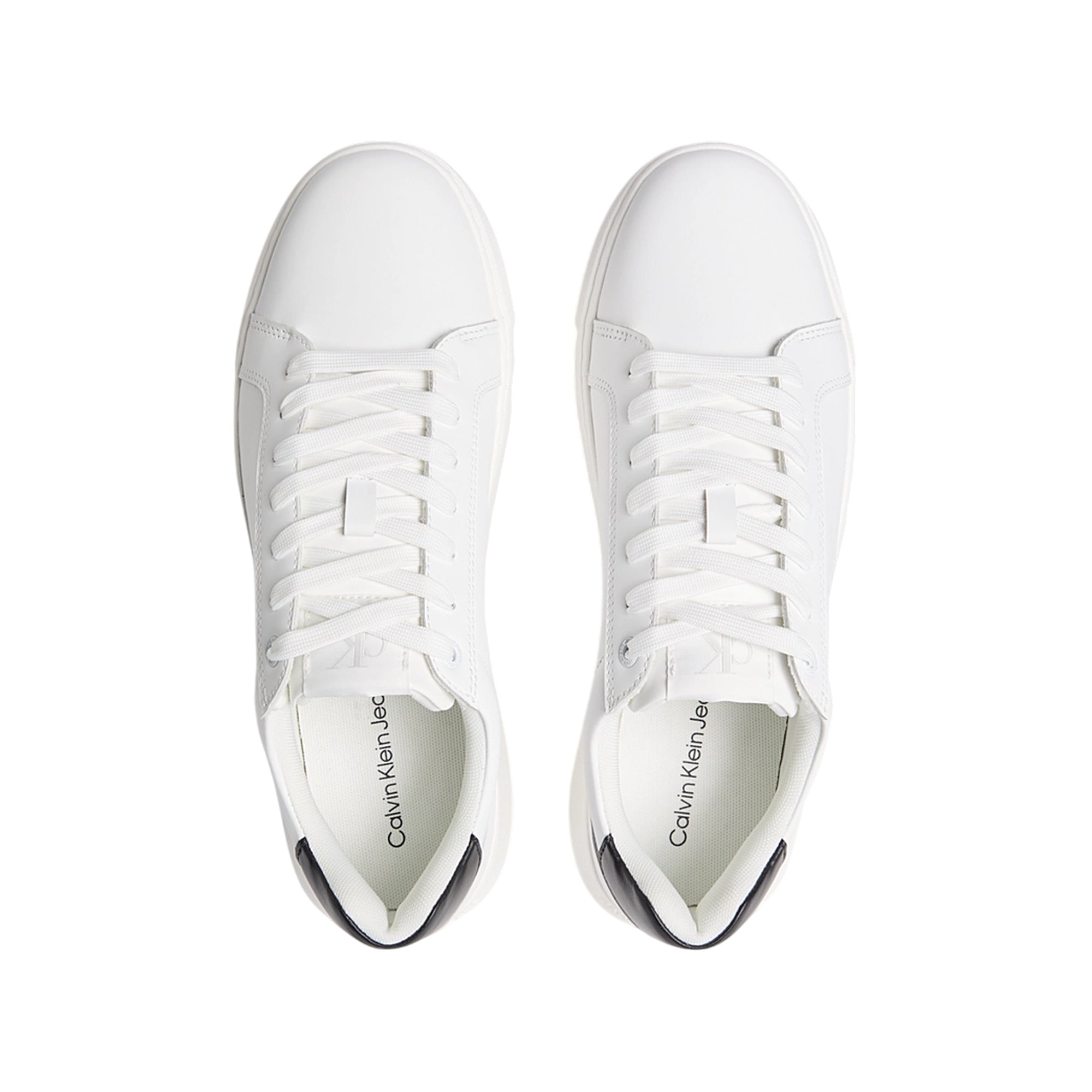 Sneakers Uomo con tomaia in pelle ed inserto nero sul tallone