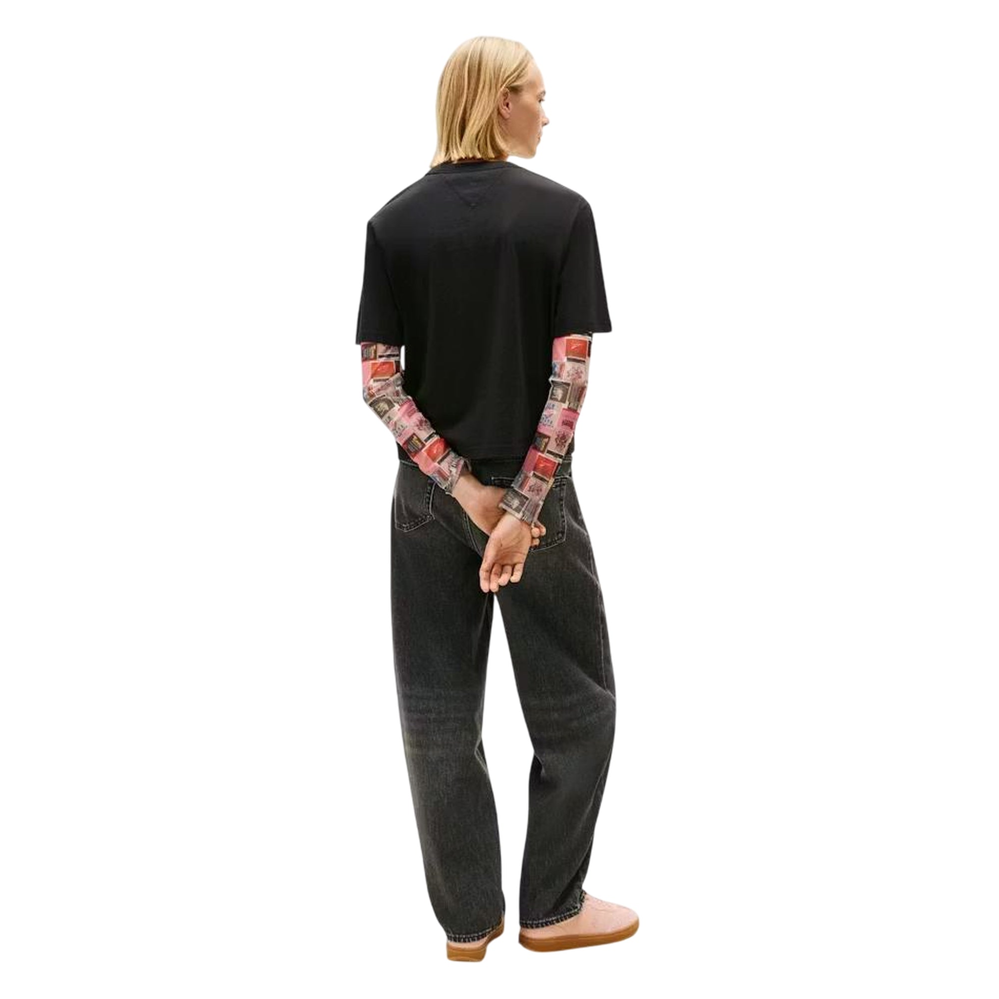 Maglietta con distintivo squadrato modella retro