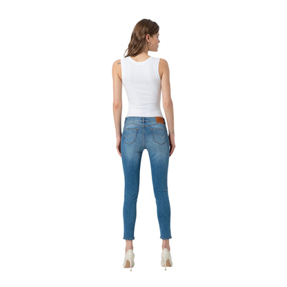 Acquista subito il Jeans Donna, in cotone, vita regolare e fondo stretto, firmato Fracomina. Vieni a scoprire tutta la collezione su noisport.it
