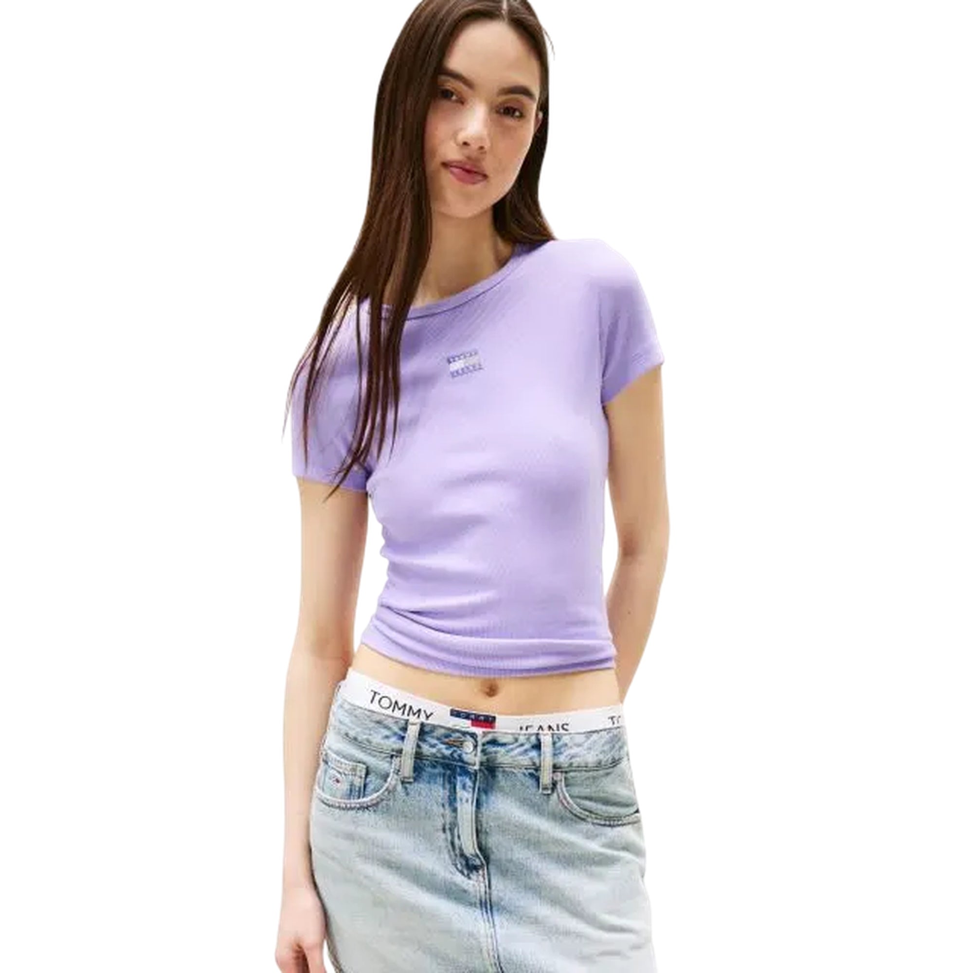 Acquista subito la T-shirt Donna, in puro cotone elasticizzato, maniche corte e logo sul petto, firmata Tommy Hilfiger. Vieni a scoprire tutta la collezione su noisport.it 