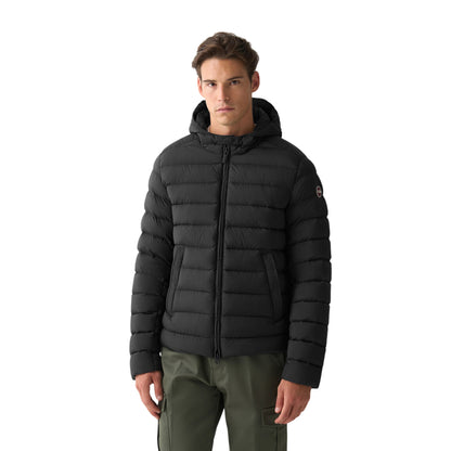 Piumino Uomo Nero, con impunture orizzontali e cappuccio fisso