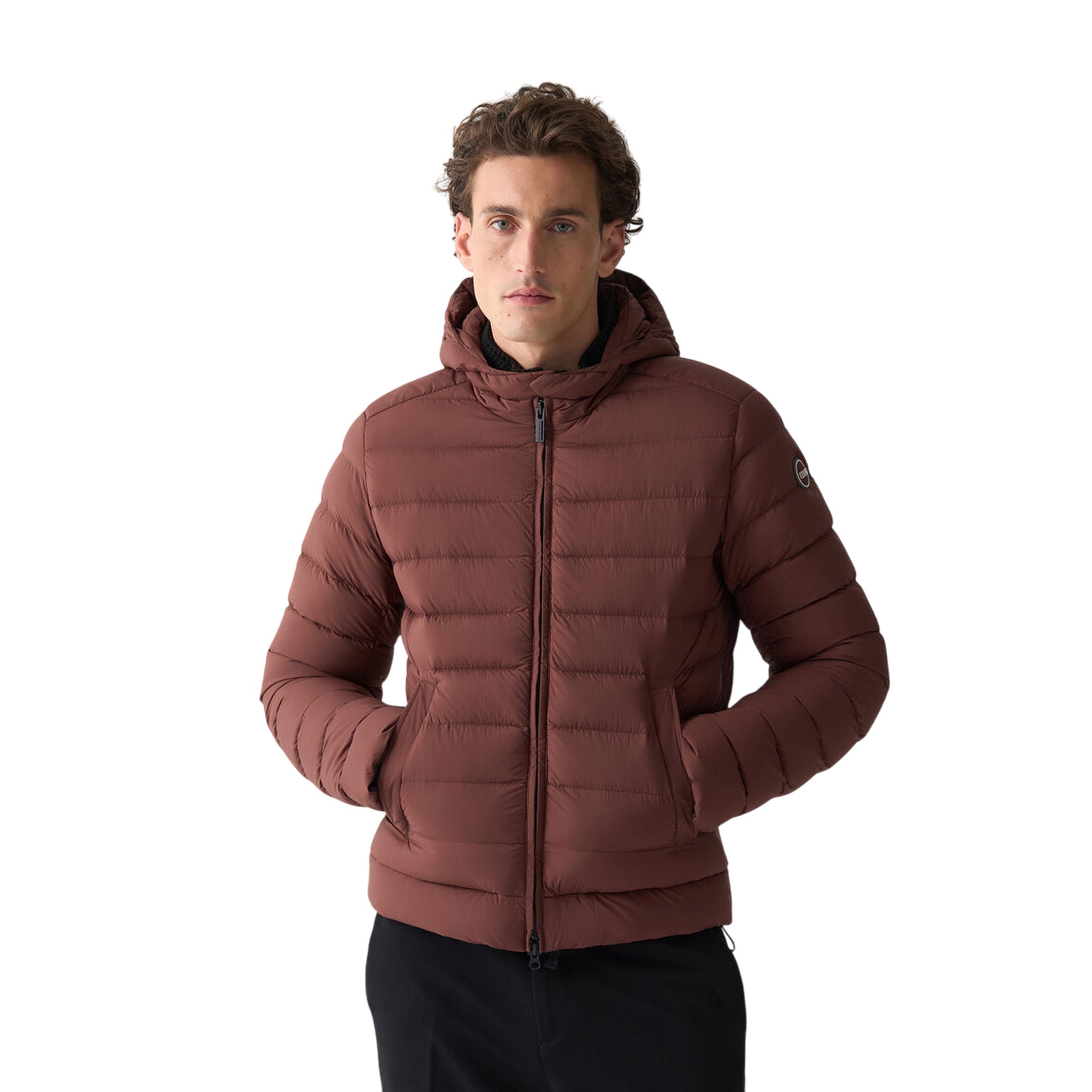 Piumino Uomo Marrone, con impunture orizzontali e cappuccio fisso 