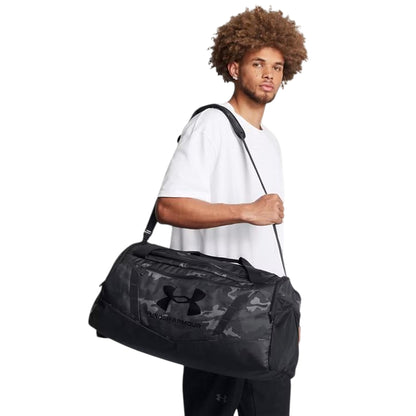 Borsone Unisex Undeniable 5.0 Medium  su modello