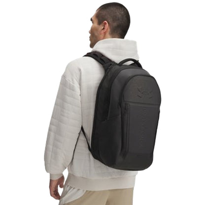 Zaino Unisex UA No Weigh Nero su modello