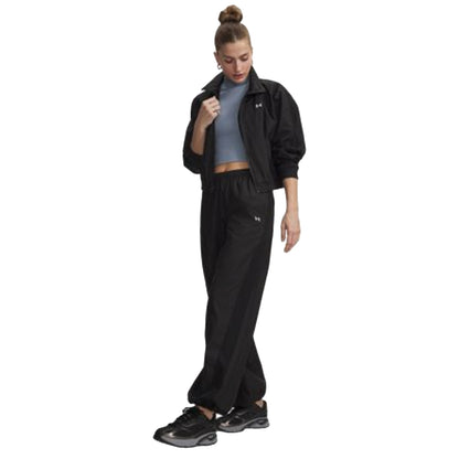 Pantalone Donna UA Icon Woven Nero modella intera frontale