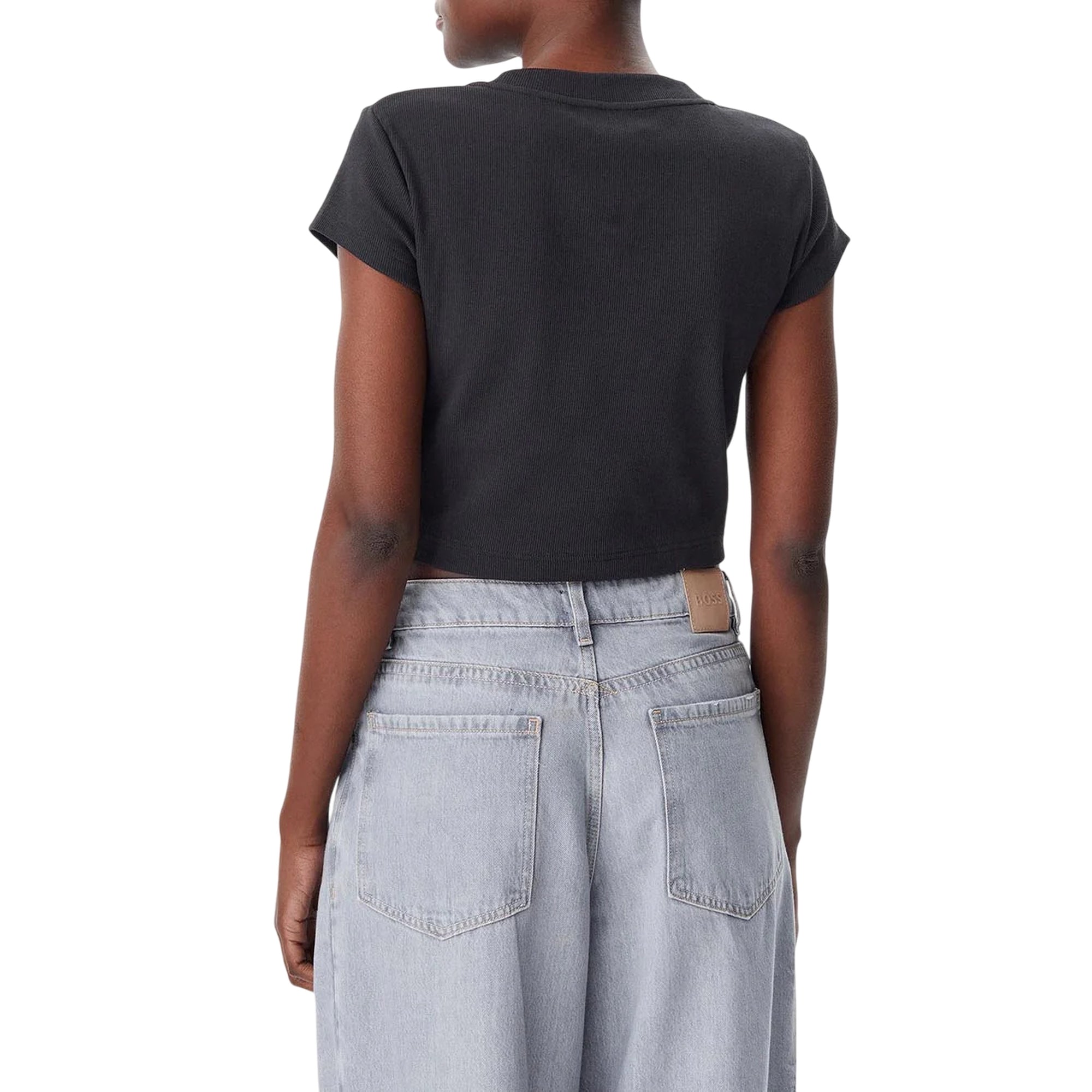 T-shirt Donna dal taglio cropped Nero modella frontale modella retro