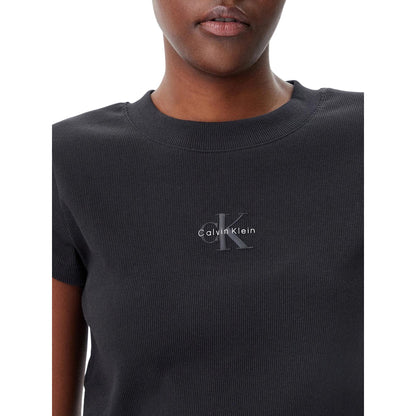 T-shirt Donna dal taglio cropped Nero modella frontale dettaglio