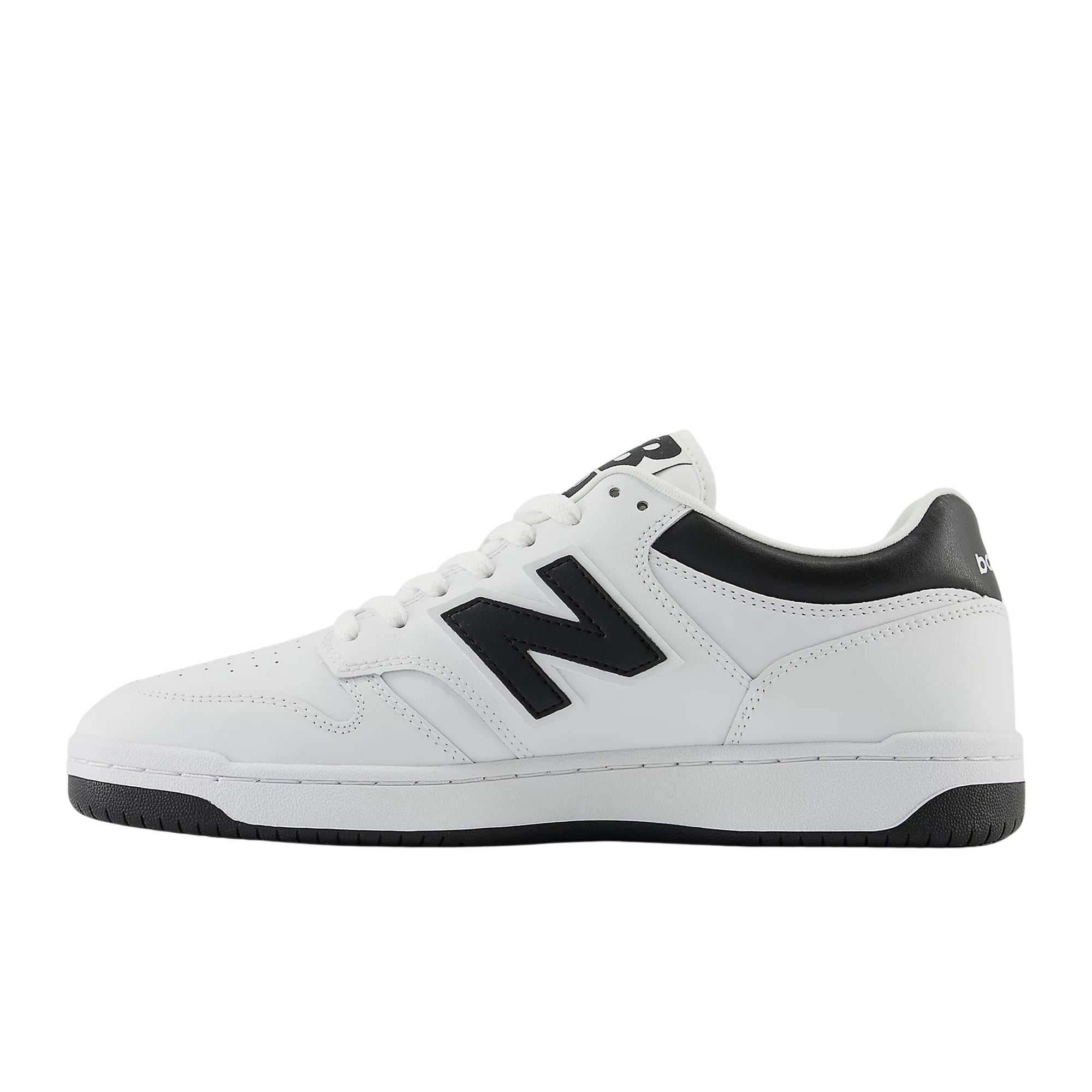 Sneakers Donna 480, che richiamano il basket, con tomaia in pelle