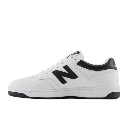 Sneakers Donna 480, che richiamano il basket, con tomaia in pelle