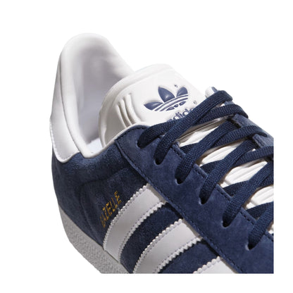 Sneakers Uomo Gazelle con le iconiche 3 strisce bianche ed una tomaia in suede