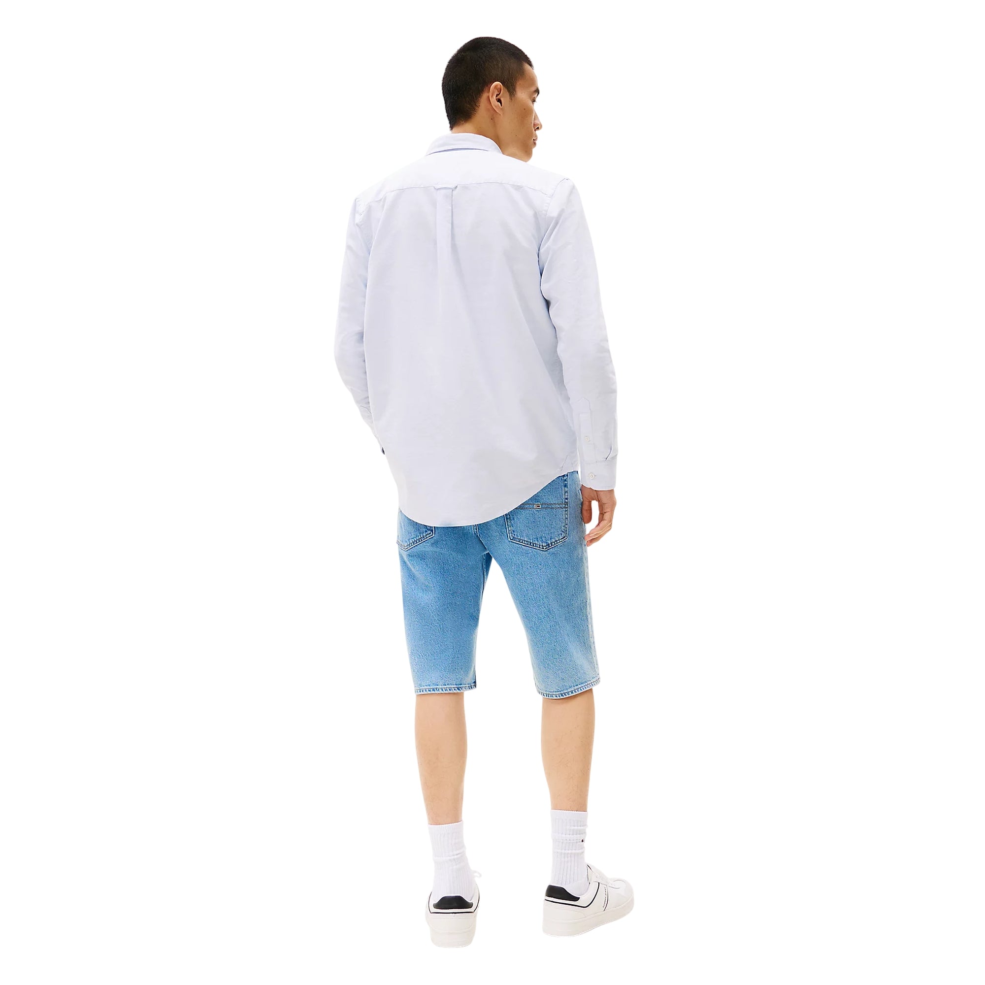 Acquista subito la Camicia Uomo, realizzata in puro cotone, coletto botton down, polsini arrotondati con bottoni e logo ricamato sul petto, firmata Tommy Hilfiger. Vieni a scoprire tutta la collezione su noisport.it