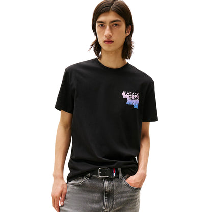 Acquista subito la T-shirt Uomo, realizzata in puro cotone, maniche corte e scollatura a giro collo, firmata Tommy Hilfiger. Vieni a scoprire tutta la collezione su noisport.it