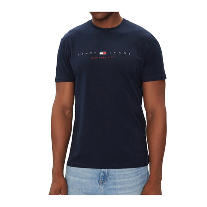 Acquista subito la T-shirt Uomo, realizzata in puro cotone, scollatura a giro collo, maniche corte e logo sul petto, firmata Tommy Hilfiger. Vieni a scoprire tutta la collezione su noisport.it