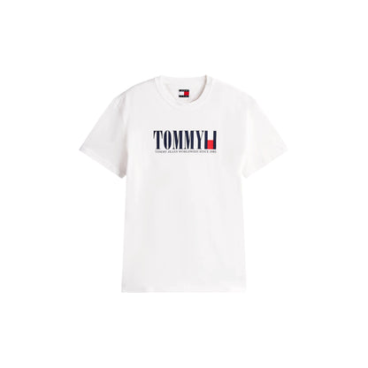 Acquista subito la T-shirt Uomo, realizzata in puro cotone, scollatura a girocollo e maniche corte firmata Tommy Hilfiger. Vieni a scoprire tutta la collezione su noisport.it