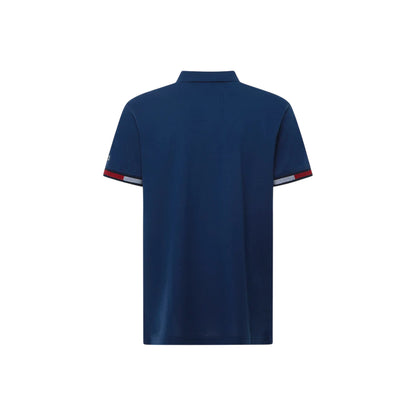 Acquista subito la Polo Uomo in puro cotone, con riga a contrasto sul fondo della manica e micro logo, firmata Datch. Vieni a scoprire tutta la collezione su noisport.it 