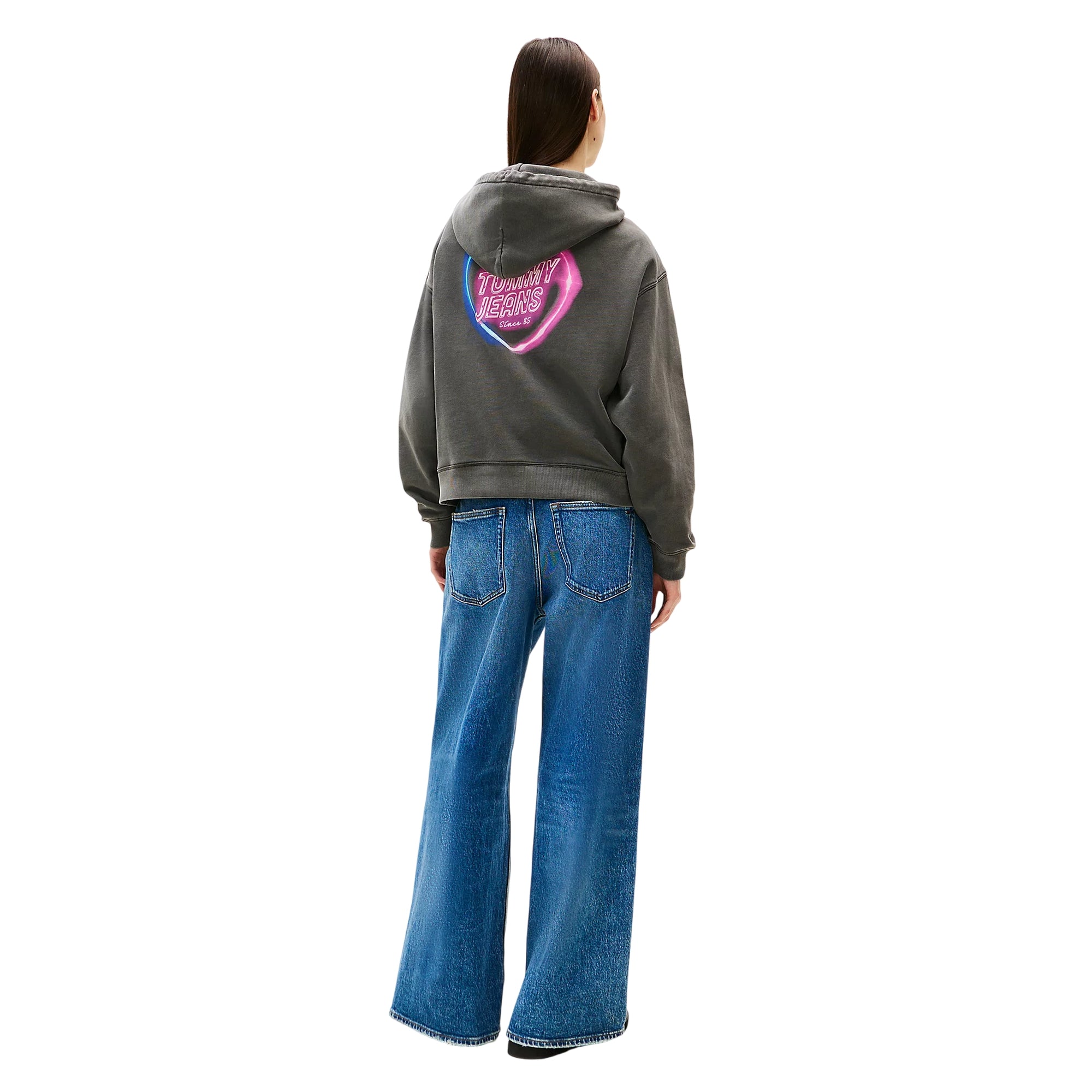 Acquista subito la Felpa Donna, realizzata in puro cotone, con collo con cappuccio e lacci, taglio squadrato e fondo e polsini a coste, firmata Tommy Hilfiger. Vieni a scoprire la collezione su noisport.it