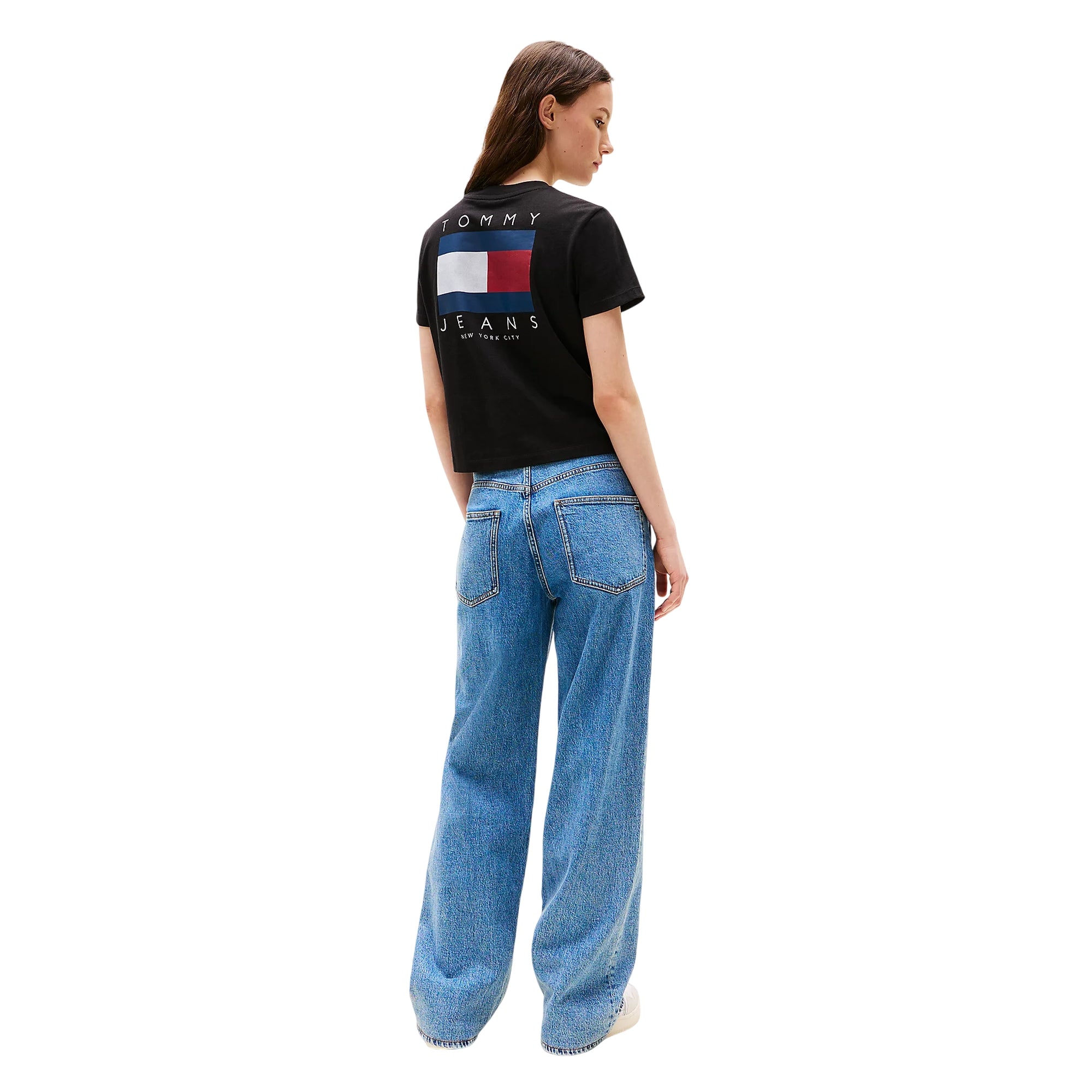 Acquista subito la T-shirt Donna, realizzata in puro cotone, maniche corte e scollatura a girocollo, firmata Tommy Hilfiger. Vieni a scoprire tutta la collezione su noisport.it