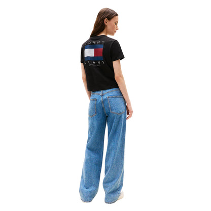 Acquista subito la T-shirt Donna, realizzata in puro cotone, maniche corte e scollatura a girocollo, firmata Tommy Hilfiger. Vieni a scoprire tutta la collezione su noisport.it