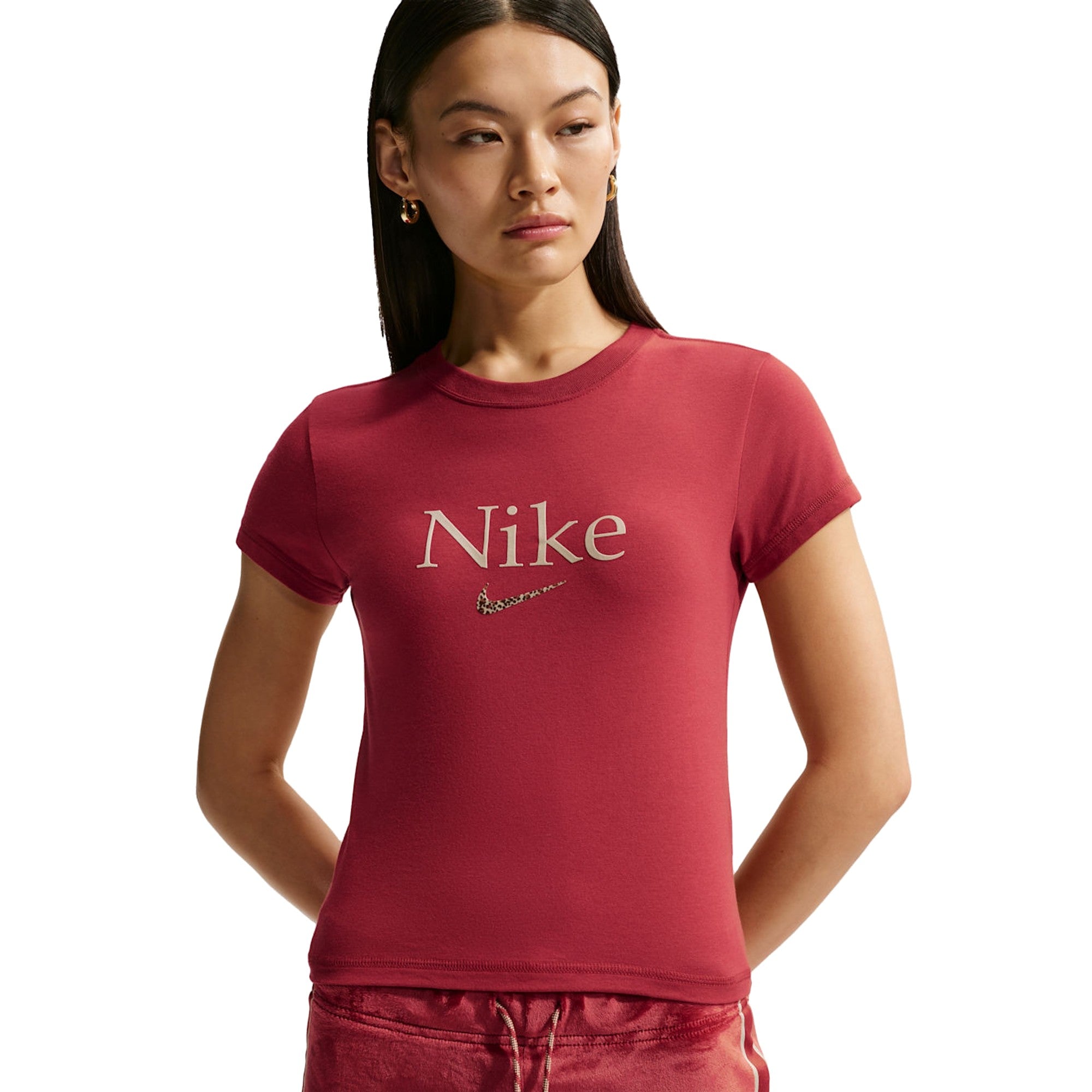 T-shirt Donna dal taglio corto rosso ravvicinata