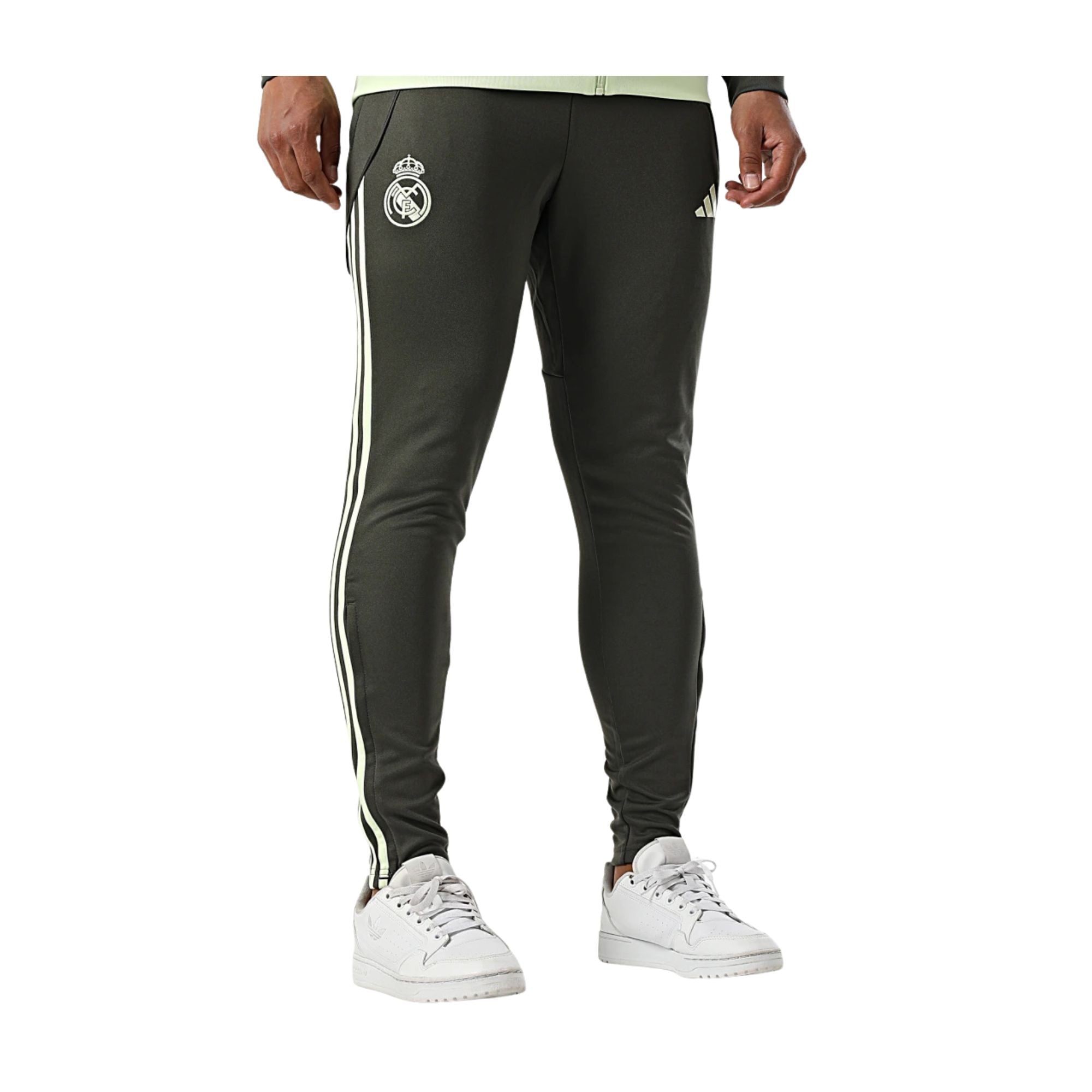 Tuta Uomo del Real Madrid, con iconiche 3-stripes