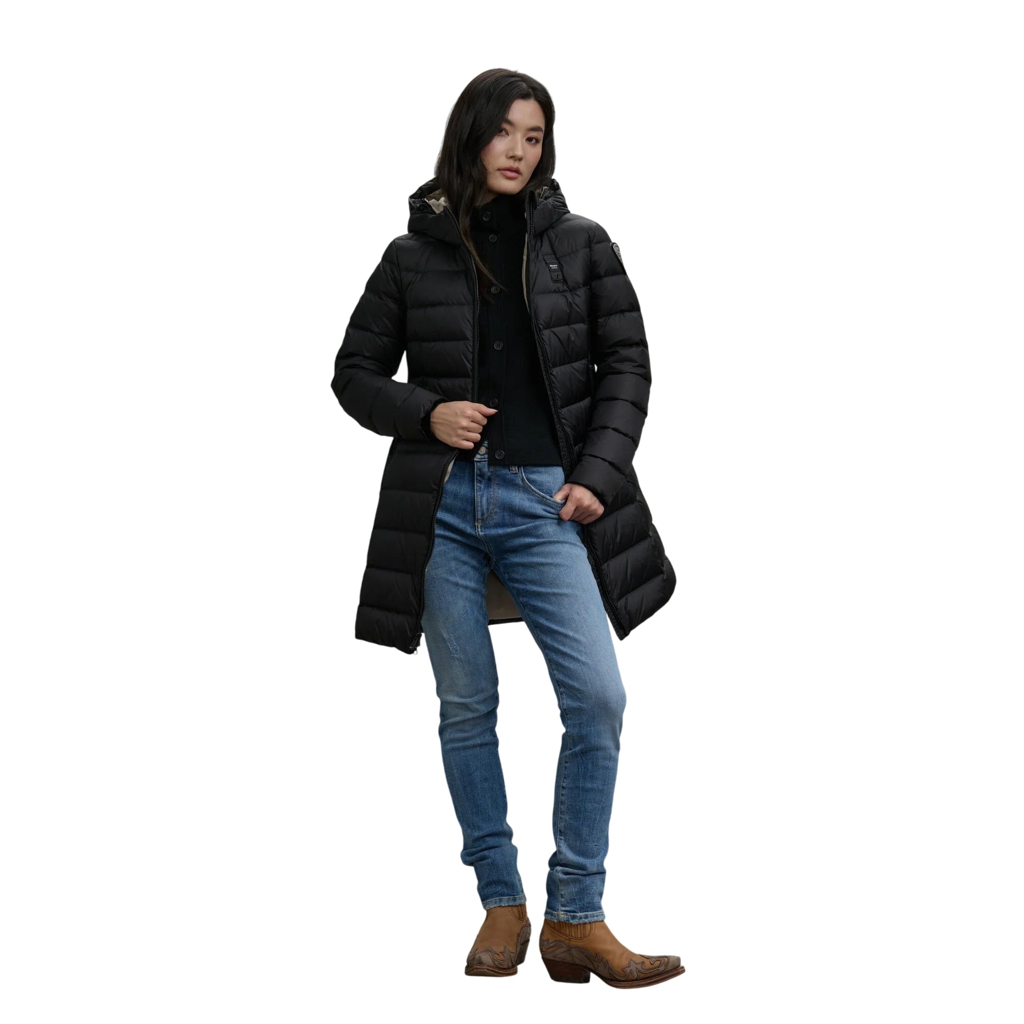 Piumino Donna lungo Agnes, con cappuccio e patch logo sulla manica 