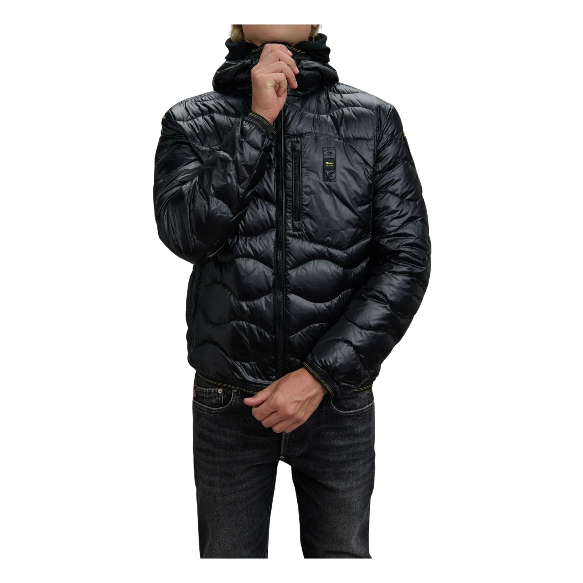 Piumino Uomo Wave Nero ondulato, con cappuccio e taschino sul petto 