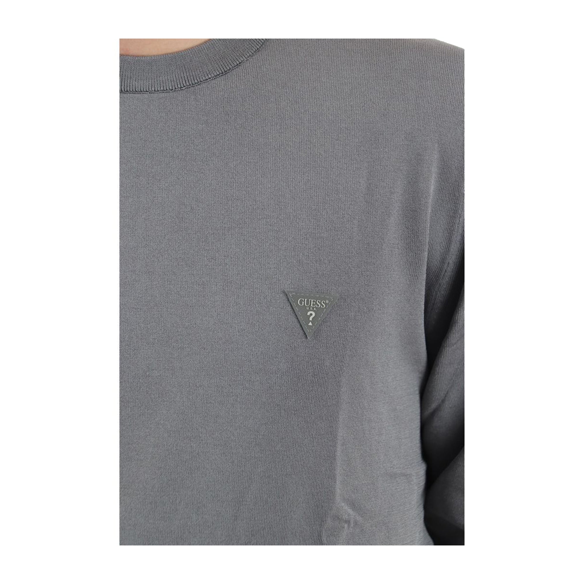 Guess Maglione Uomo Girocollo Grigio  dettaglio logo