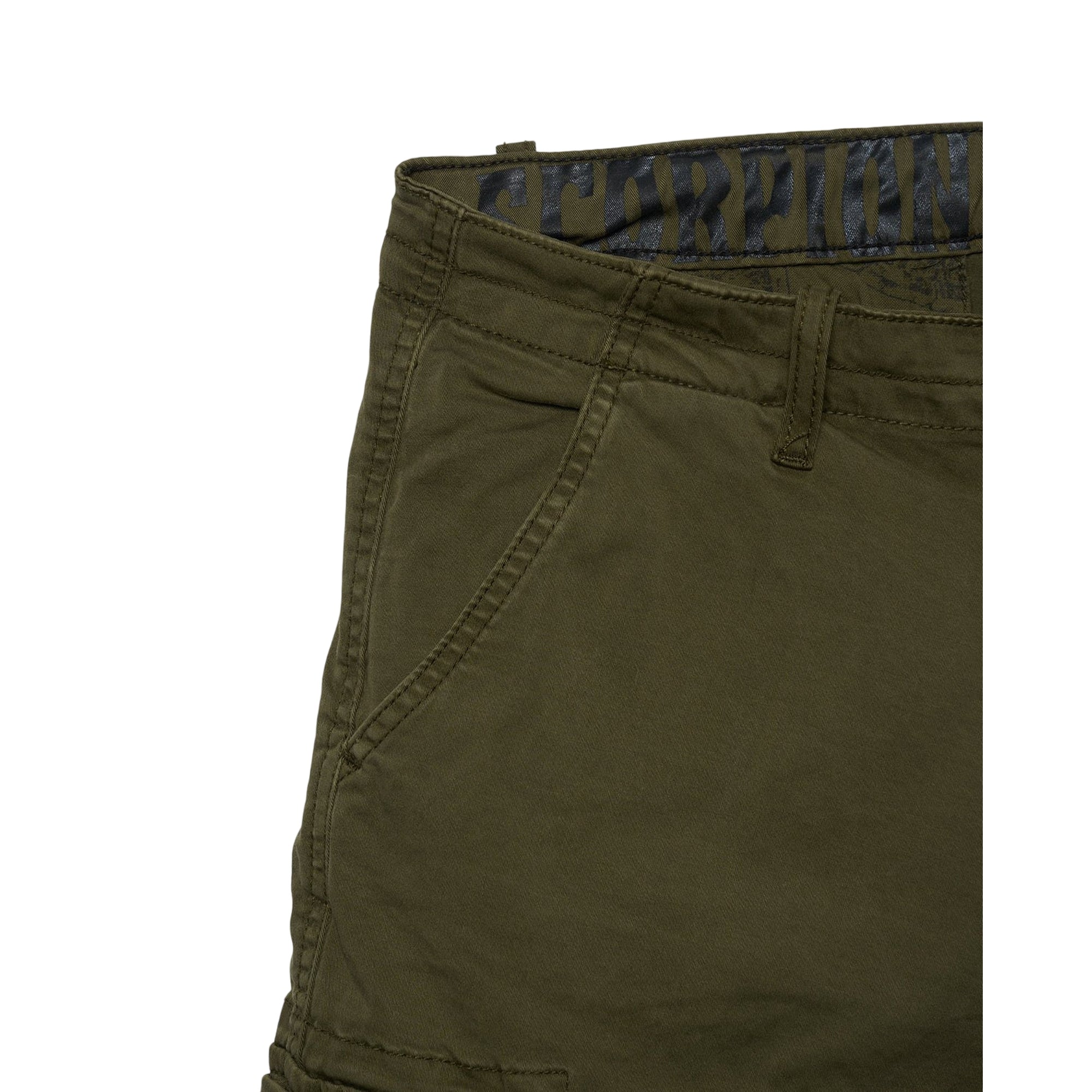 Acquista subito il Bermuda Uomo Cargo, in puro cotone elasticizzato e tasche laterali con patta, firmato Scorpion Bay. Vieni a scoprire tutta la collezione su noisport.it