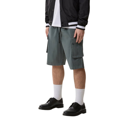 Bermuda cargo Uomo Essential Grigio modello frontale