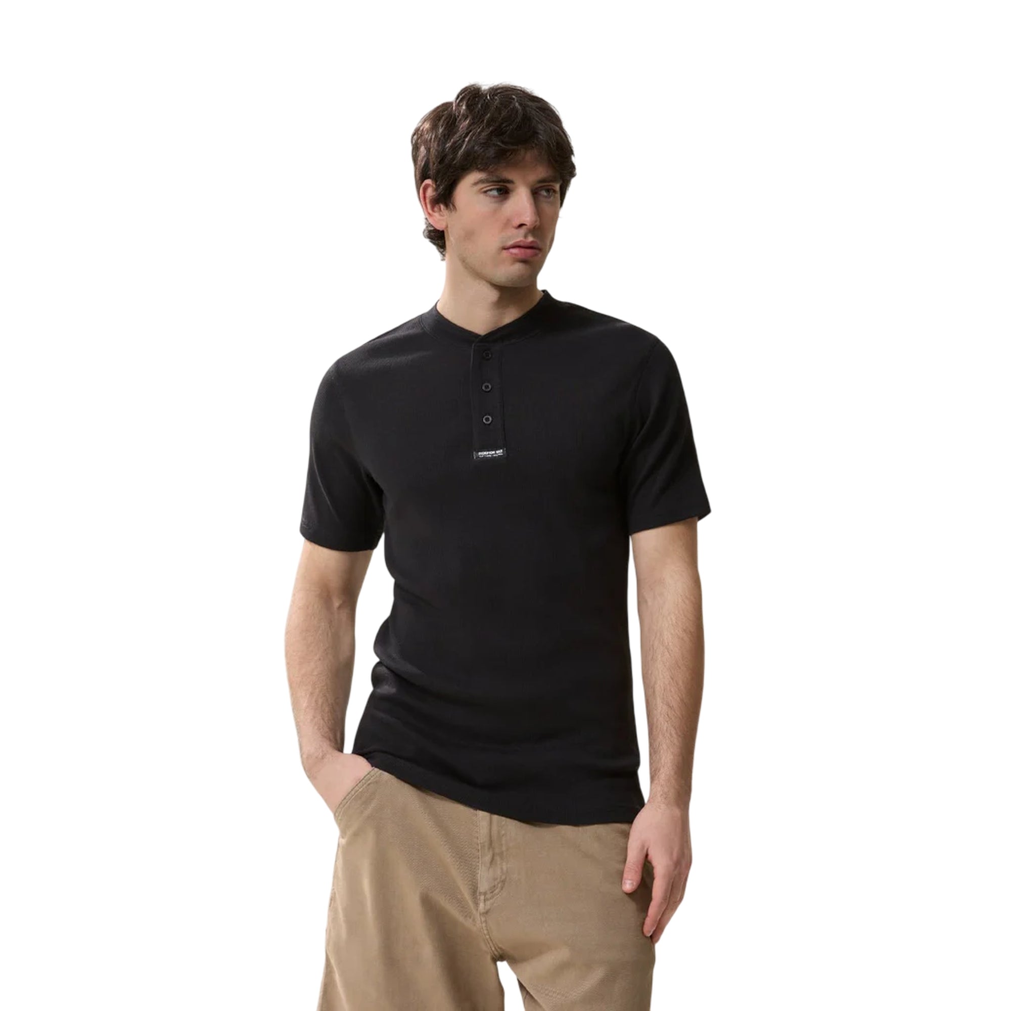 T-shirt Uomo Essential con bottoni Nero modello frontale