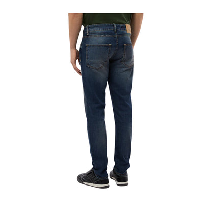 Jeans Uomo modello Denver, dal lavaggio scuro e dal fit slim